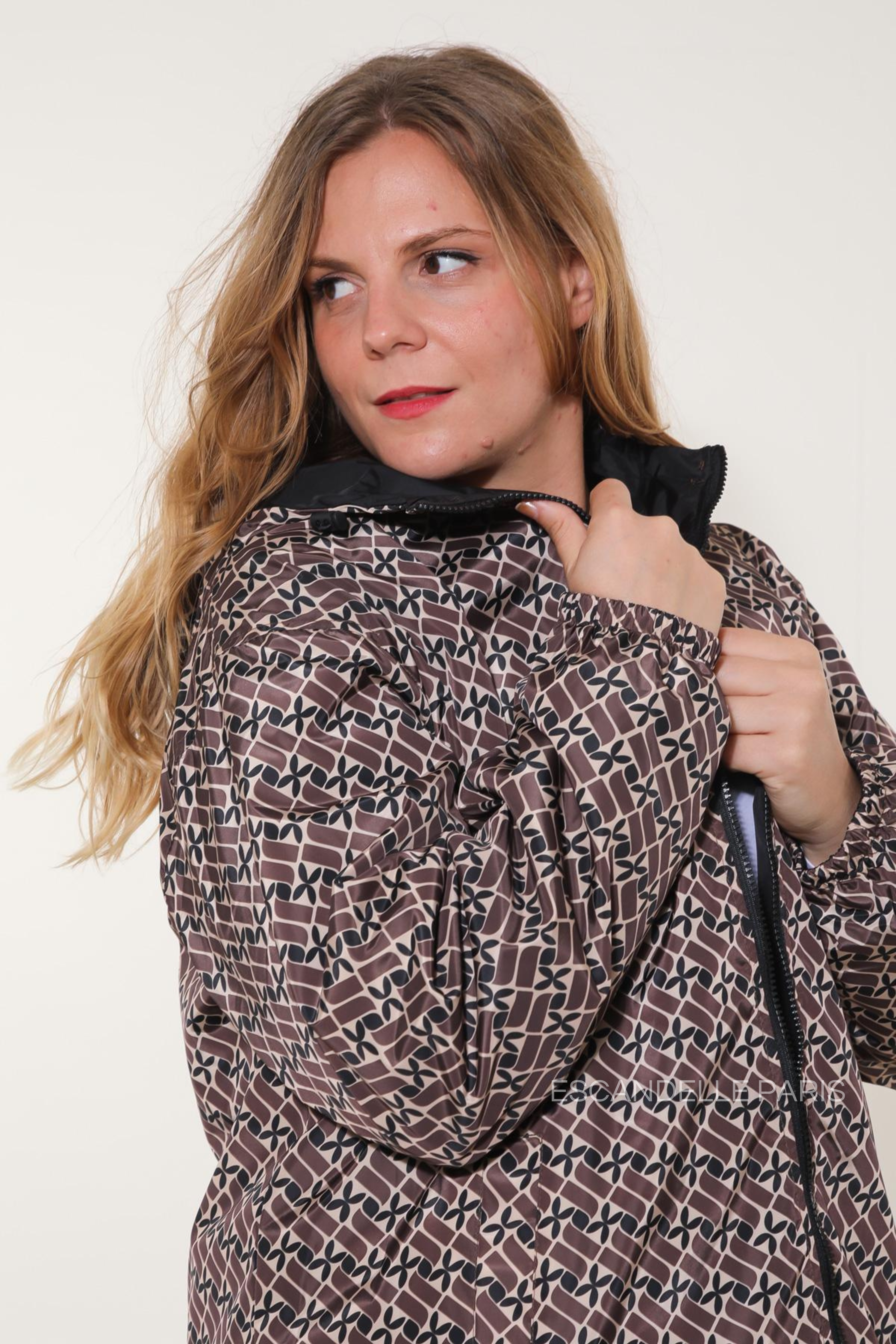 Parka larga reversible estampada