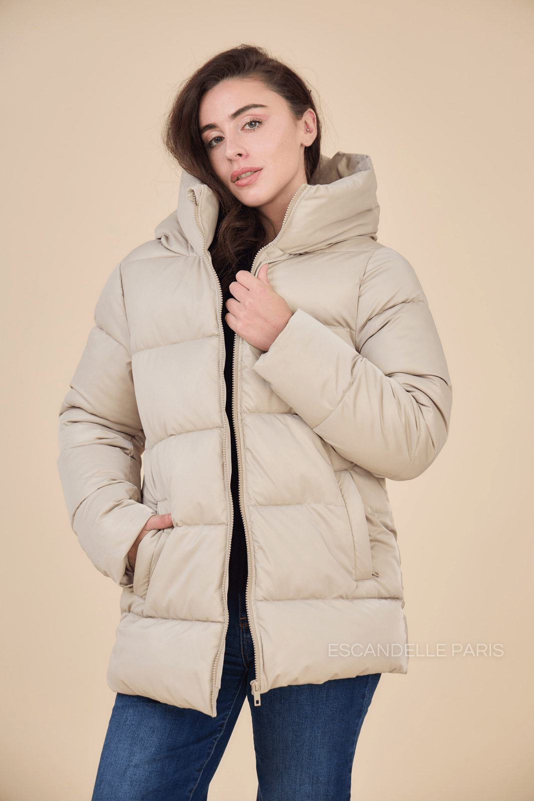 HARPER - Doudoune Beige - Escandelle (Vue de face - portrait)
#couleur_beige