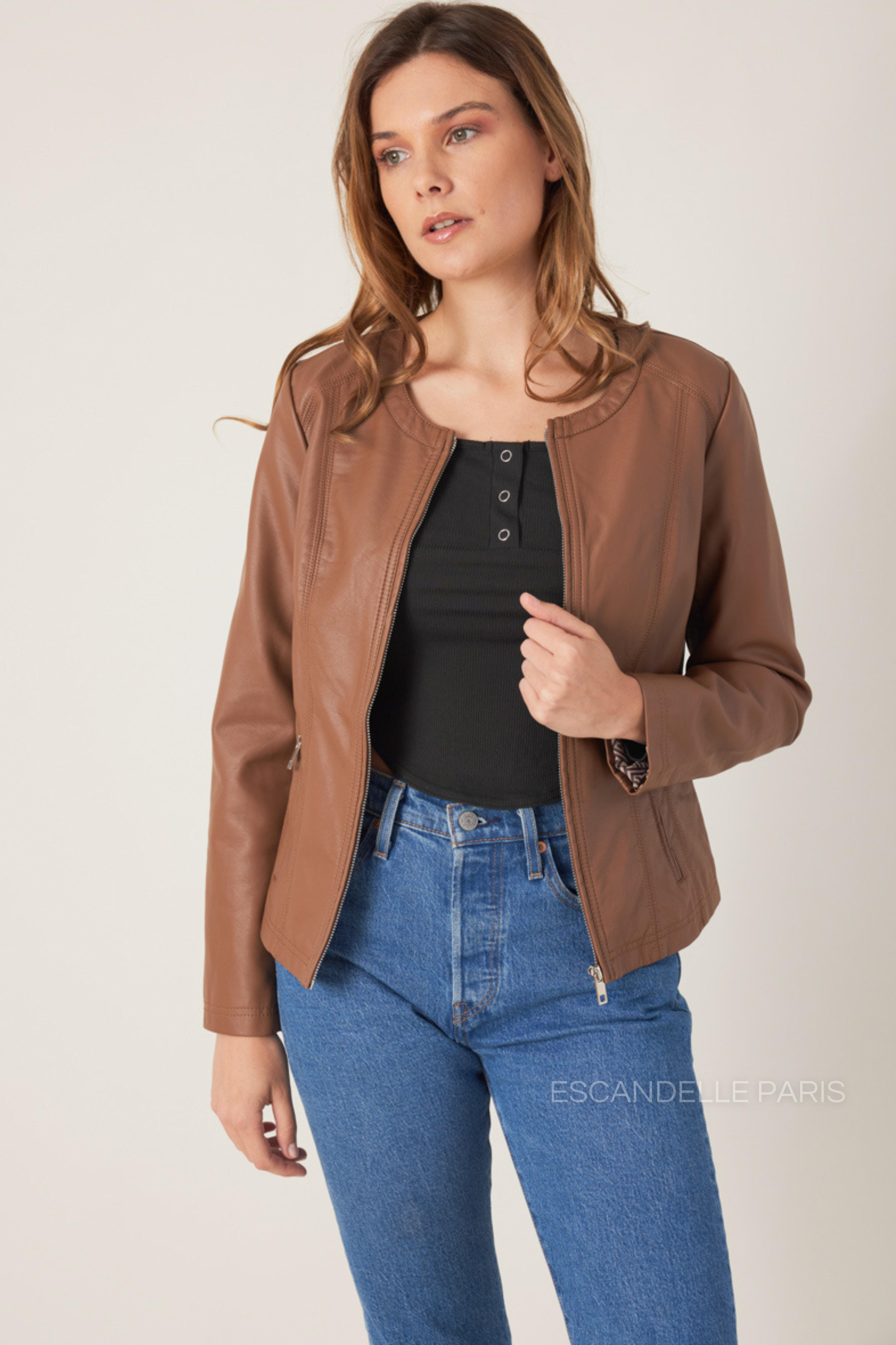 RHÉA - Chaqueta de piel sintética con cuello redondo
