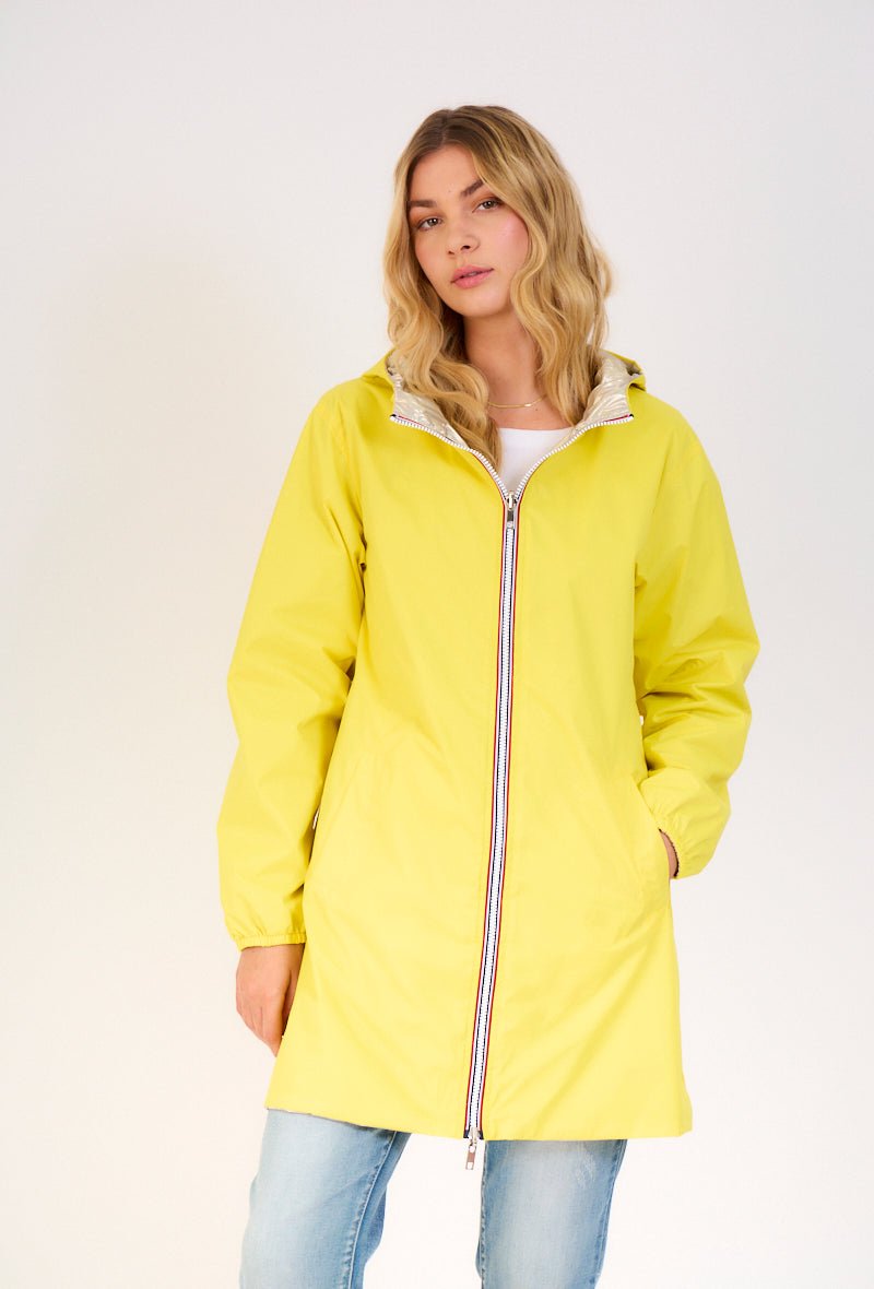PARIS - Parka Jaune - Escandelle (Vue de face - portrait - parka imperméable réversible côté jaune)
#couleur_jaune