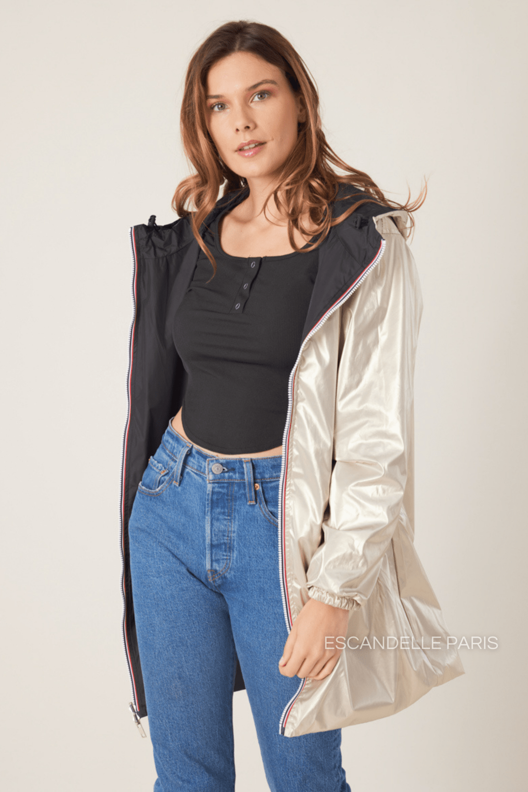 PARIS - Parka Noir - Escandelle (Vue de face - portrait - parka imperméable réversible dorée)
#couleur_noir