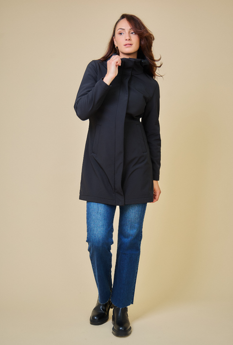 Parka SIENNA Escandelle – manteau noir softshell cintré femme, look parisien minimaliste et intemporel.
#couleur_noir