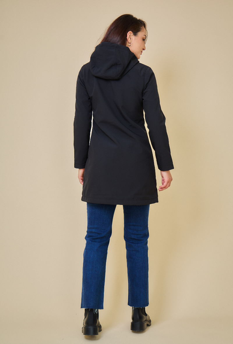 Parka SIENNA Escandelle – vue de dos – manteau softshell noir à coupe cintrée, design épuré et fonctionnel.
#couleur_noir