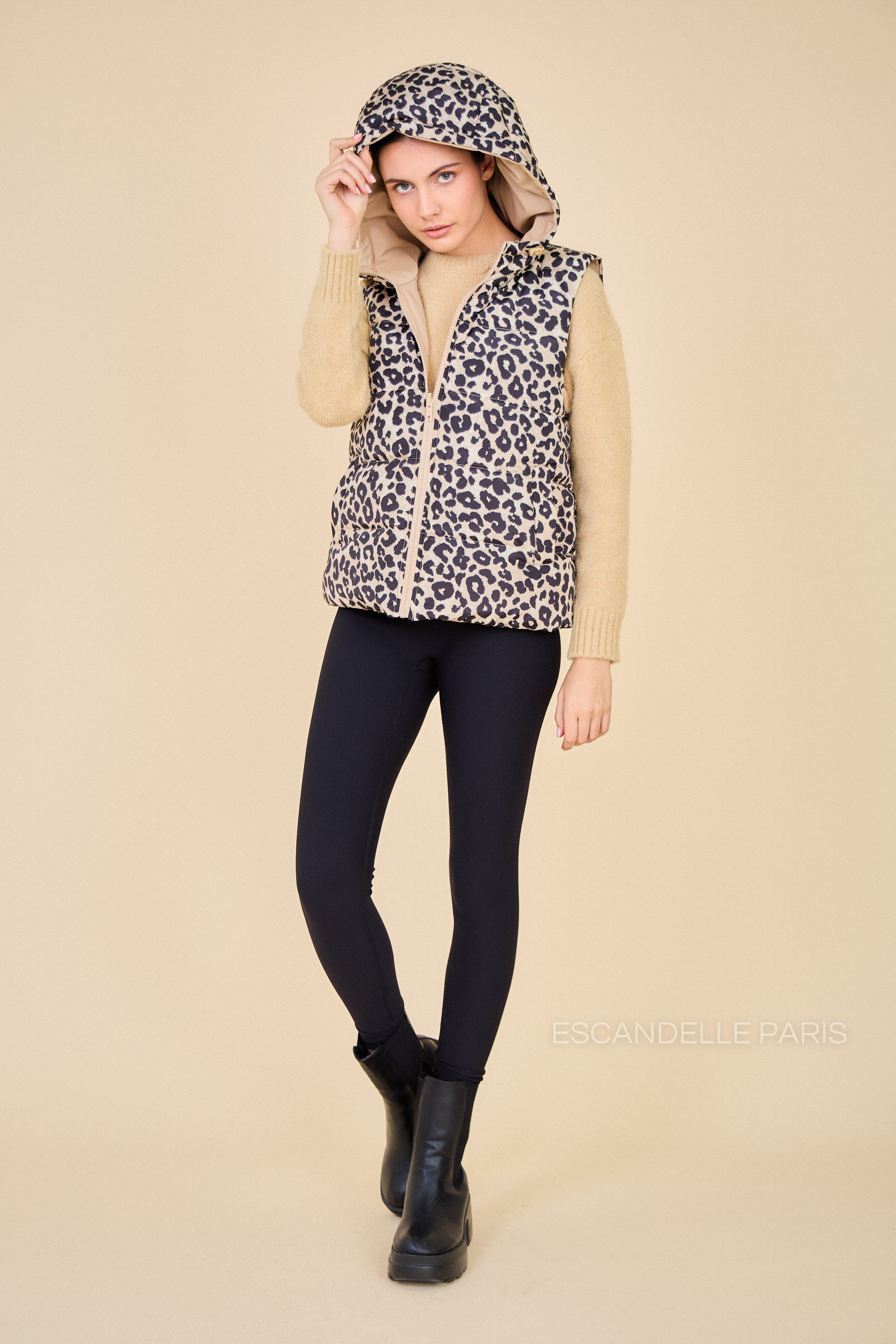ELLA - Chaqueta reversible de plumas de leopardo sin mangas