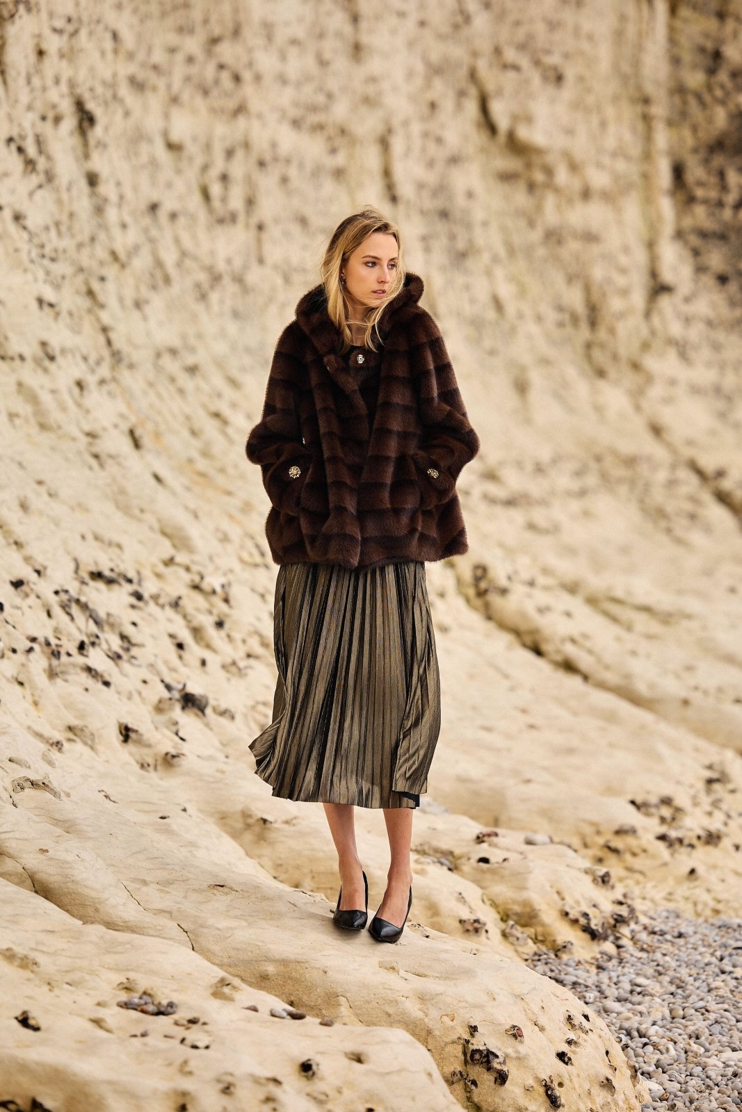 MIRABELLE - Manteau Choco - Escandelle (Vue de face - silhouette entière)
#couleur_choco