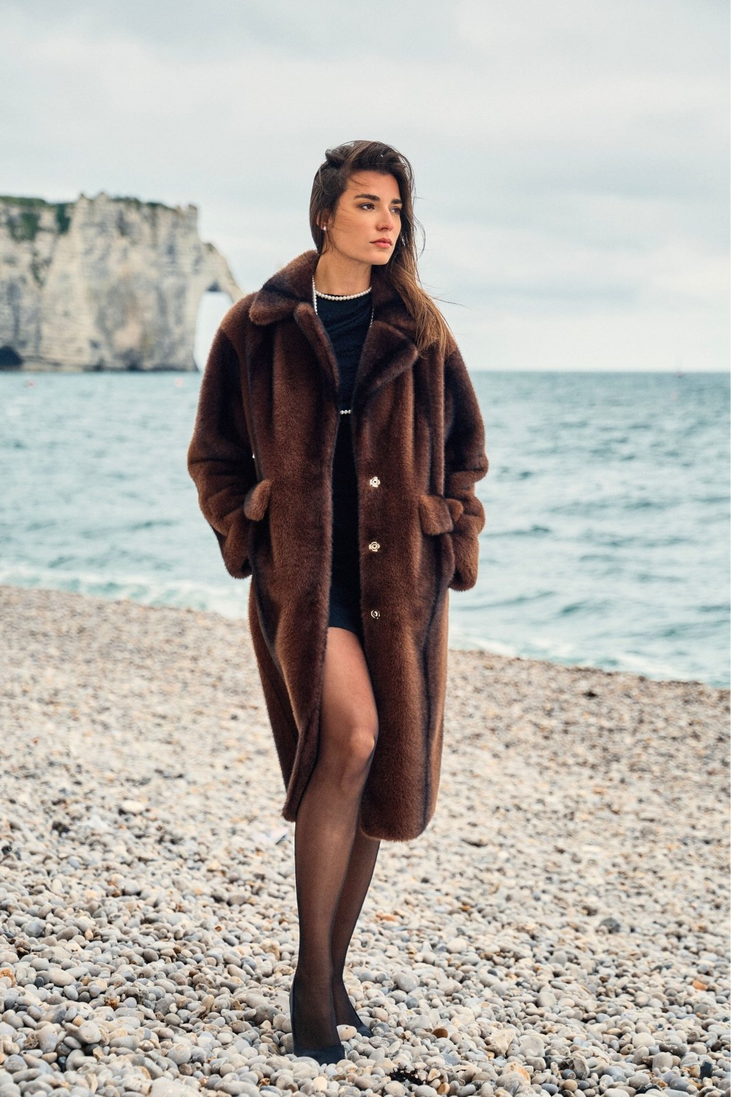 VANILLE - Manteau Choco - Escandelle (Vue de face - silhouette entière)
#couleur_choco