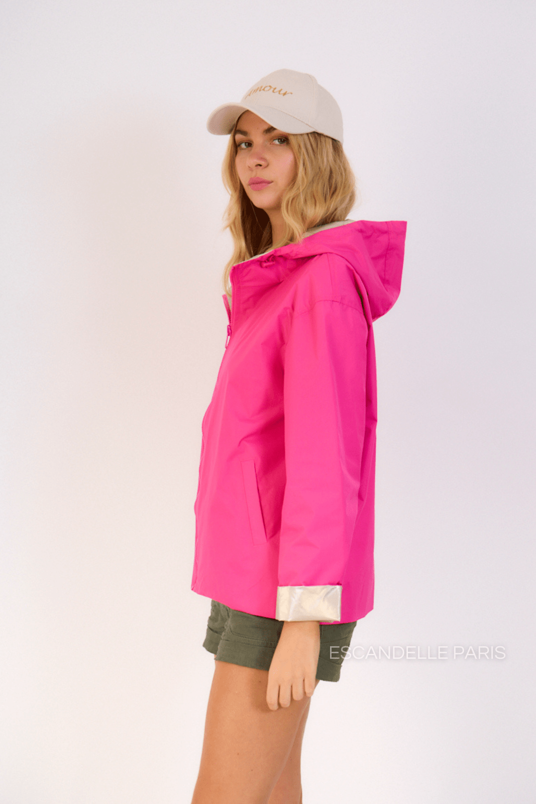 APRIL - Parka Courte Réversible Rose - Escandelle (Vue de profil gauche)
#couleur_rose