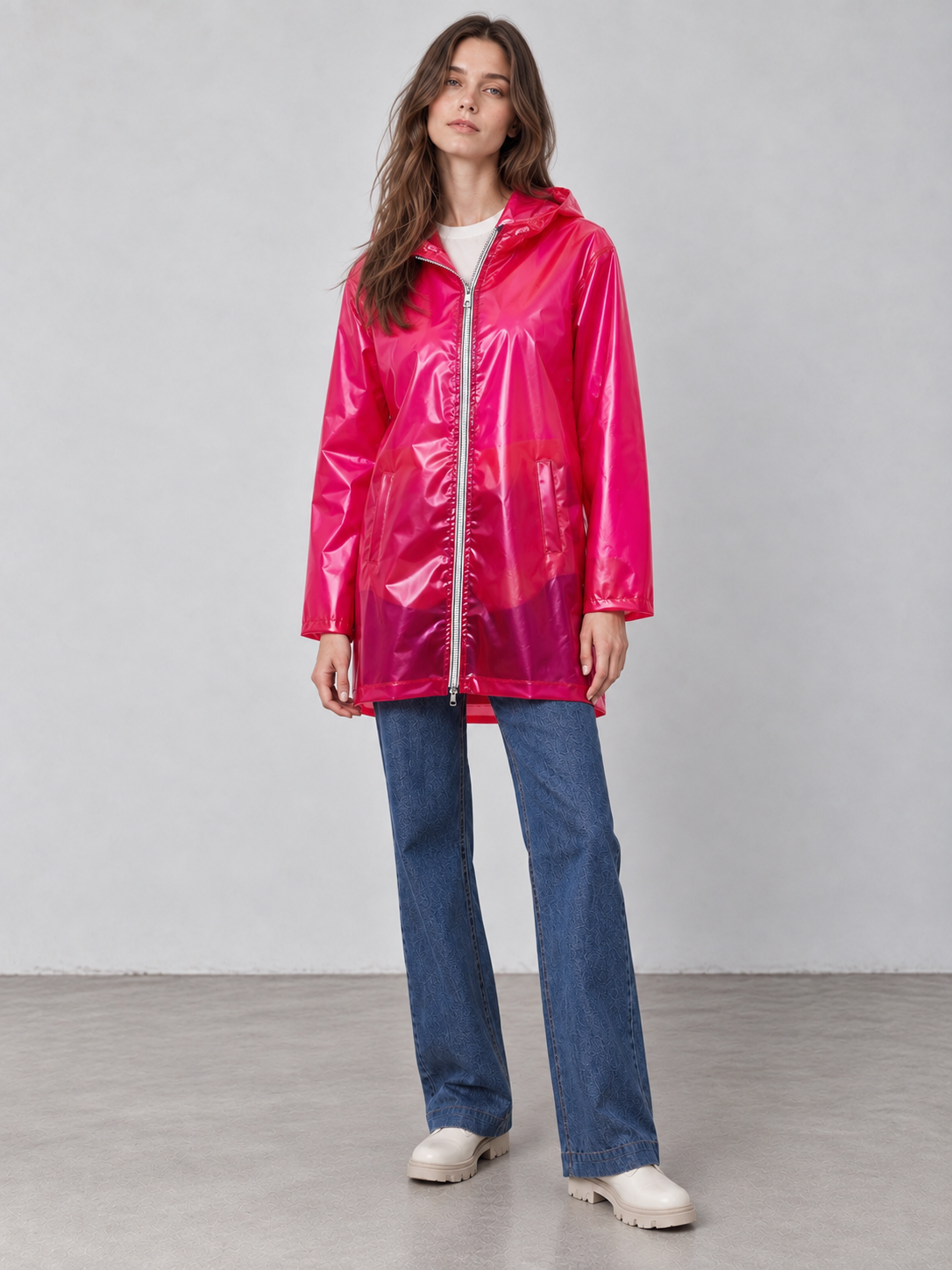 AURA imperméable long semi-transparent à capuche zip tricolore fuchsia femme - Escandelle Paris (silhouette entière)
#couleur_fuchsia