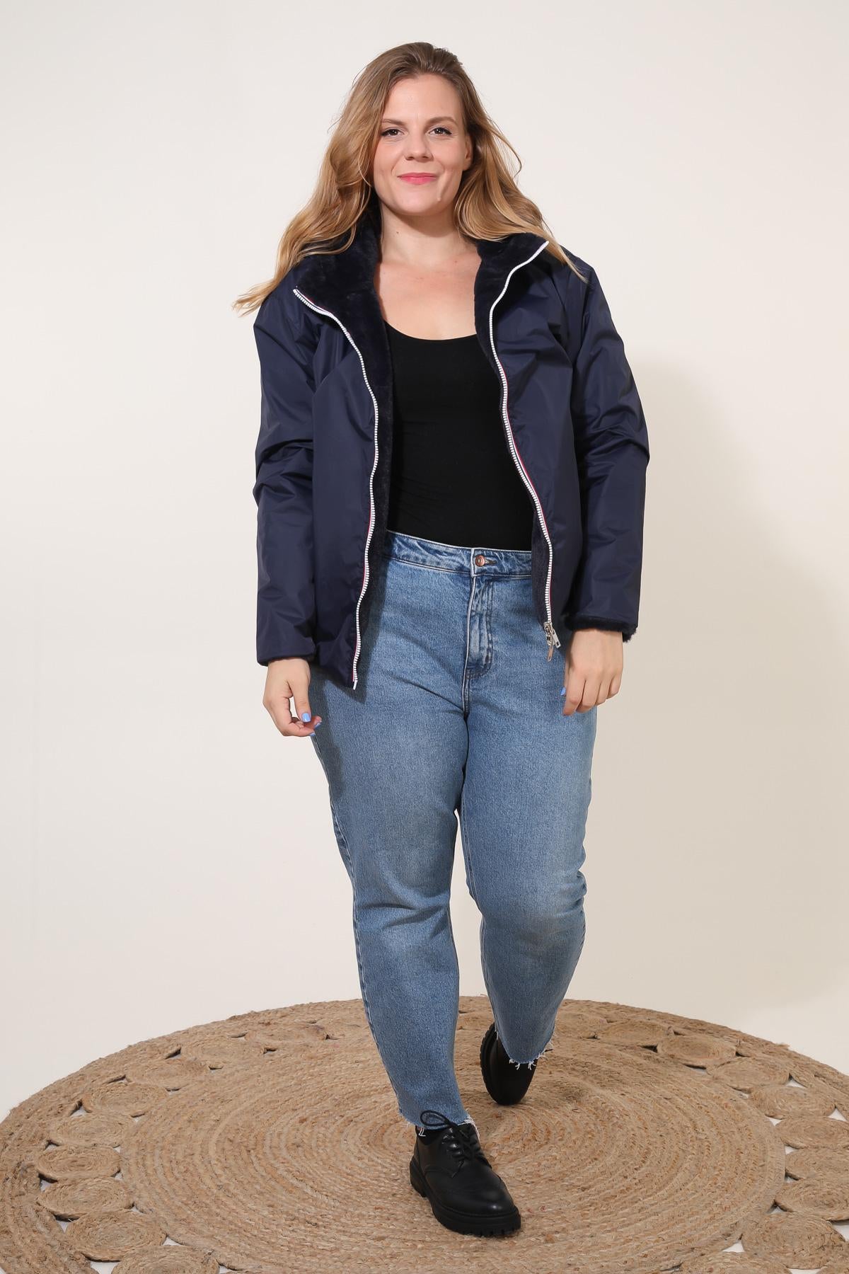 Parka ANGELE Escandelle – parka courte réversible marine, look casual chic parfait pour la mi-saison et l’hiver.
#couleur_marine