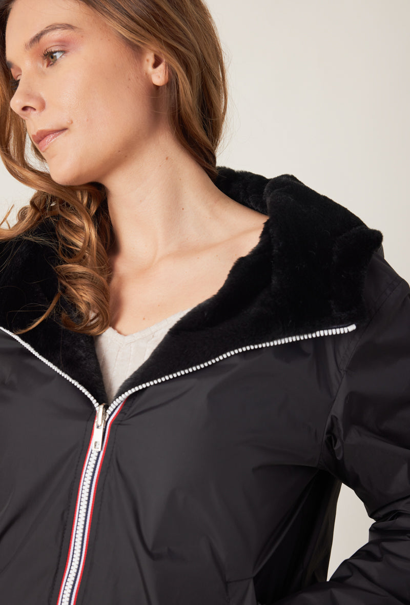 Parka ANGELE Escandelle – fermeture zippée bicolore, détail signature Escandelle.
#couleur_noir