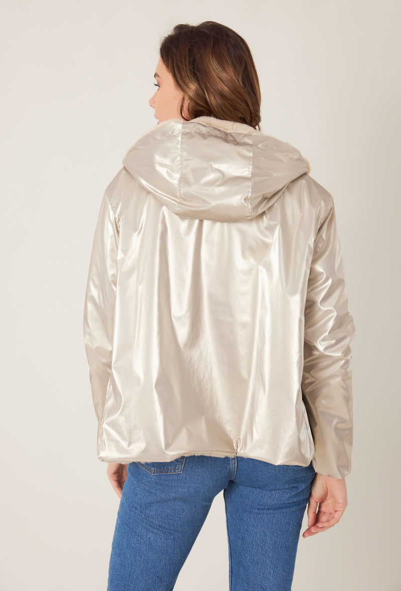 Parka ANGELE Escandelle – vue de dos – veste or fourrée réversible au design minimaliste et féminin.
#couleur_or