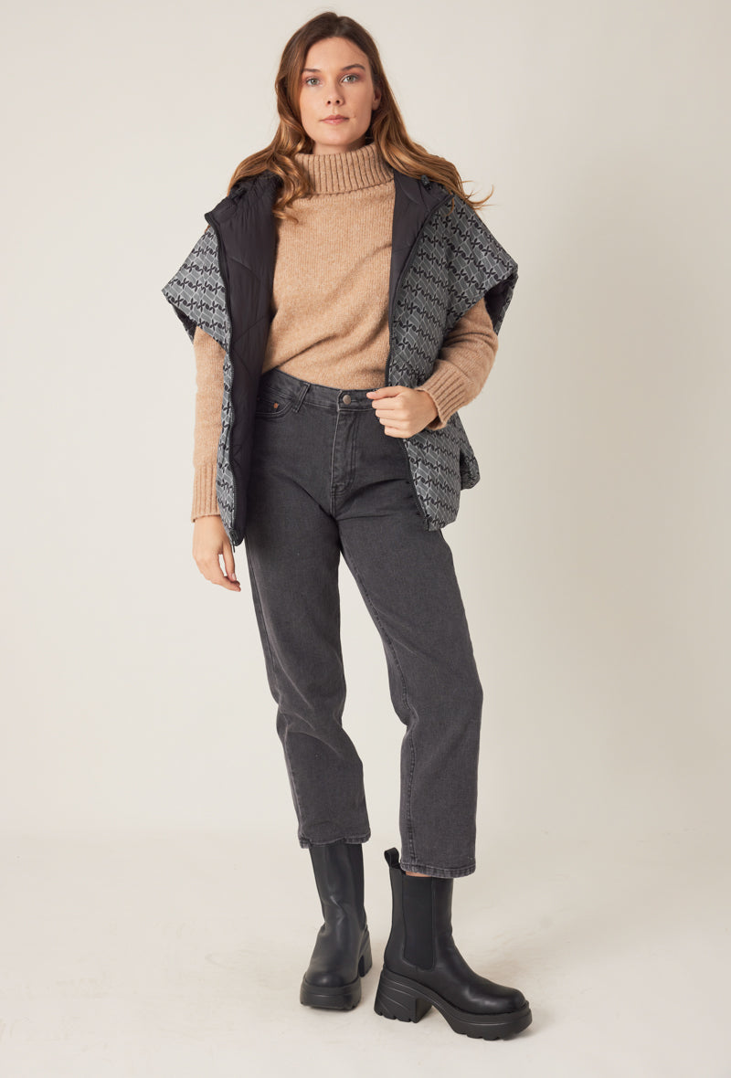 doudoune cape réversible motifs gris noir matelassé
#couleur_gris