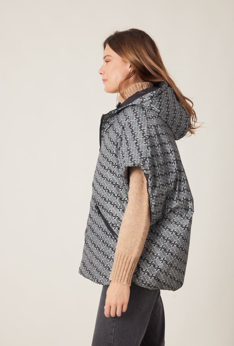 doudoune cape réversible motifs gris noir matelassé
#couleur_gris