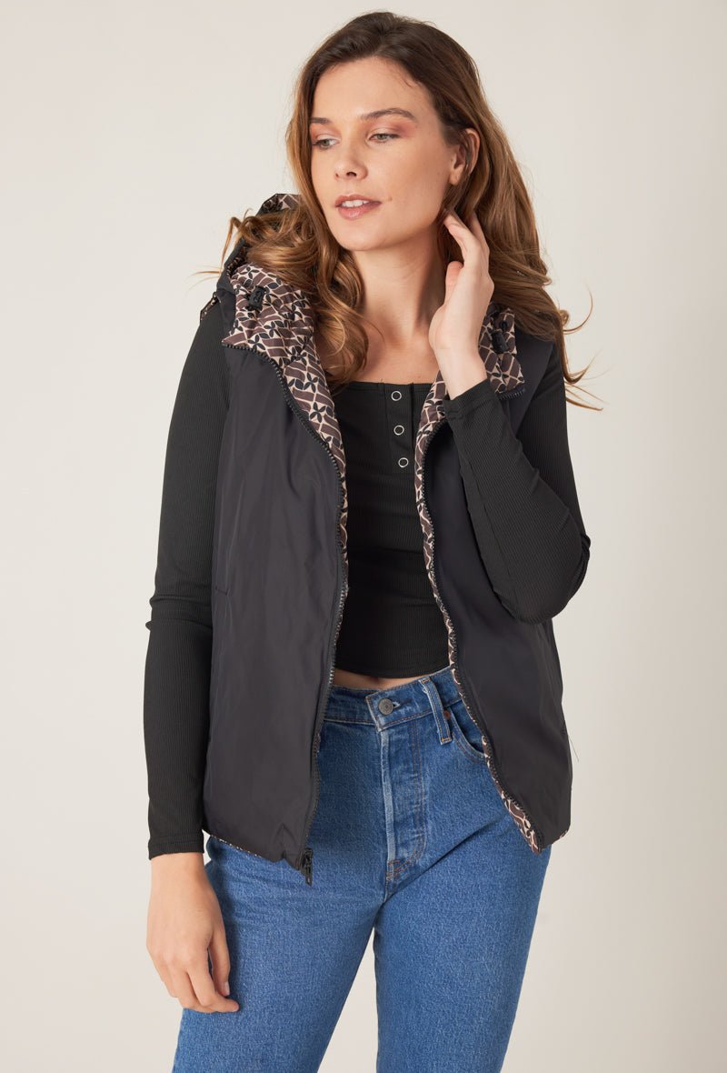 ELO - Doudoune Taupe - Escandelle (Vue de face - portrait - côté réversible noir)
#couleur_taupe