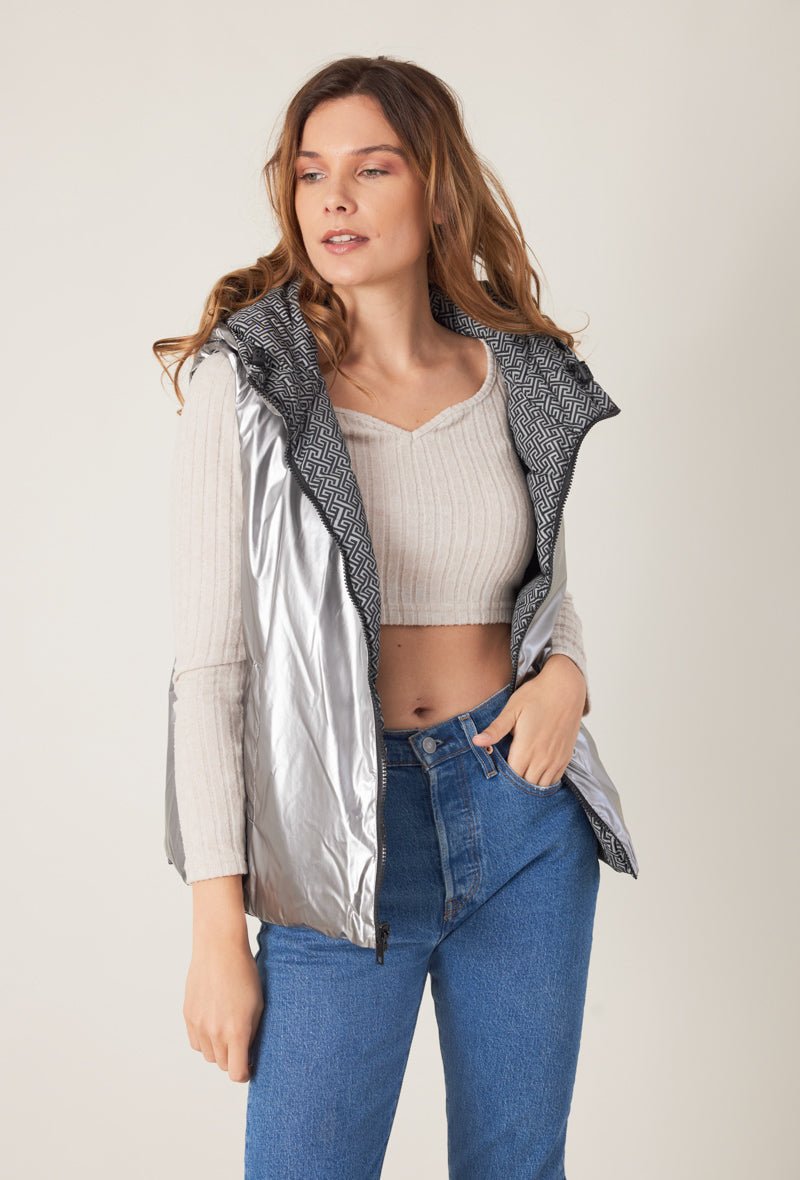 ELI - Doudoune Gris - Escandelle (Vue de face - portrait - côté réversible argenté)
#couleur_gris