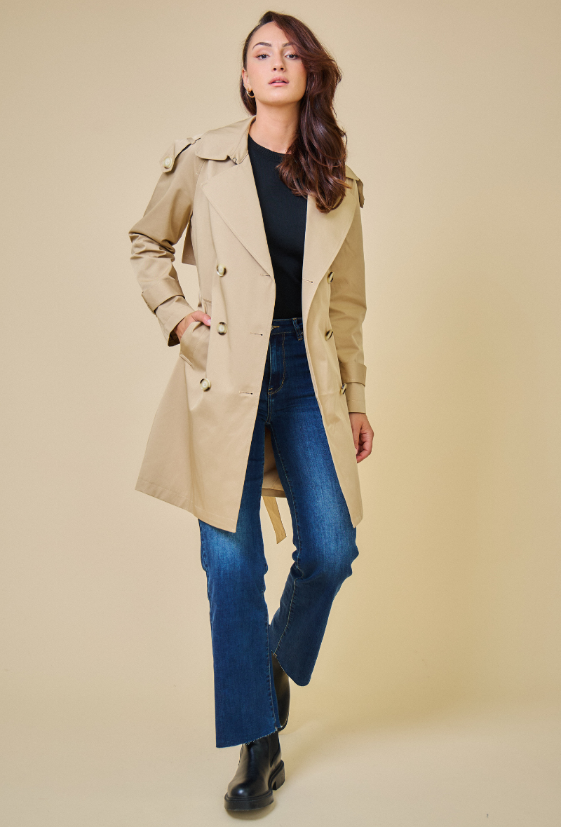 Trench long beige SCOTT Escandelle – coupe droite, double boutonnage et col tailleur structuré.
#couleur_beige