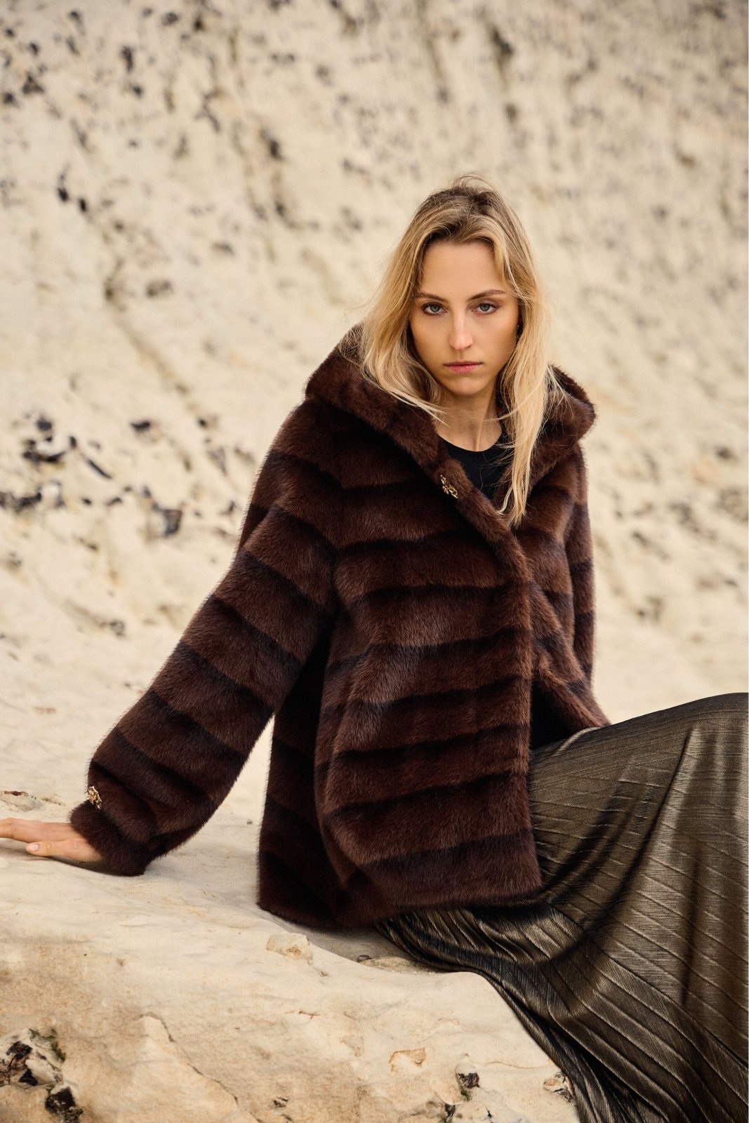 MIRABELLE - Manteau Choco - Escandelle (Vue de profil gauche)
#couleur_choco