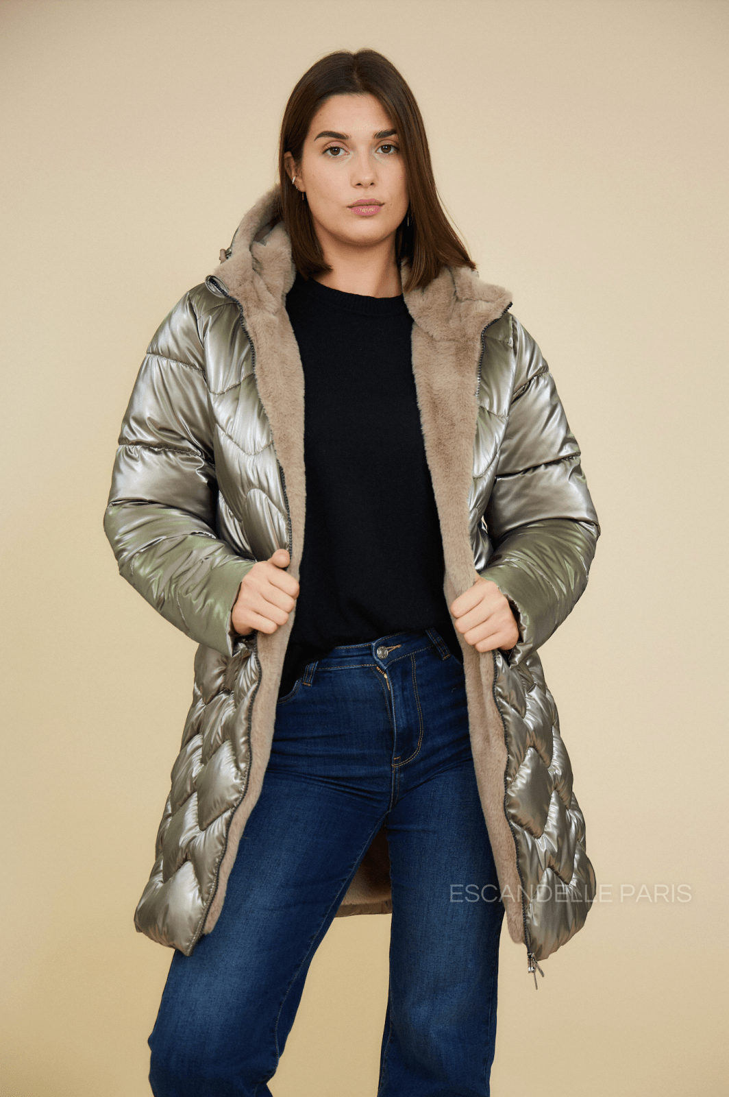 BILLIE - Doudoune Bronze - Escandelle (Vue de face - portrait - doudoune zip ouvert)
#couleur_bronze