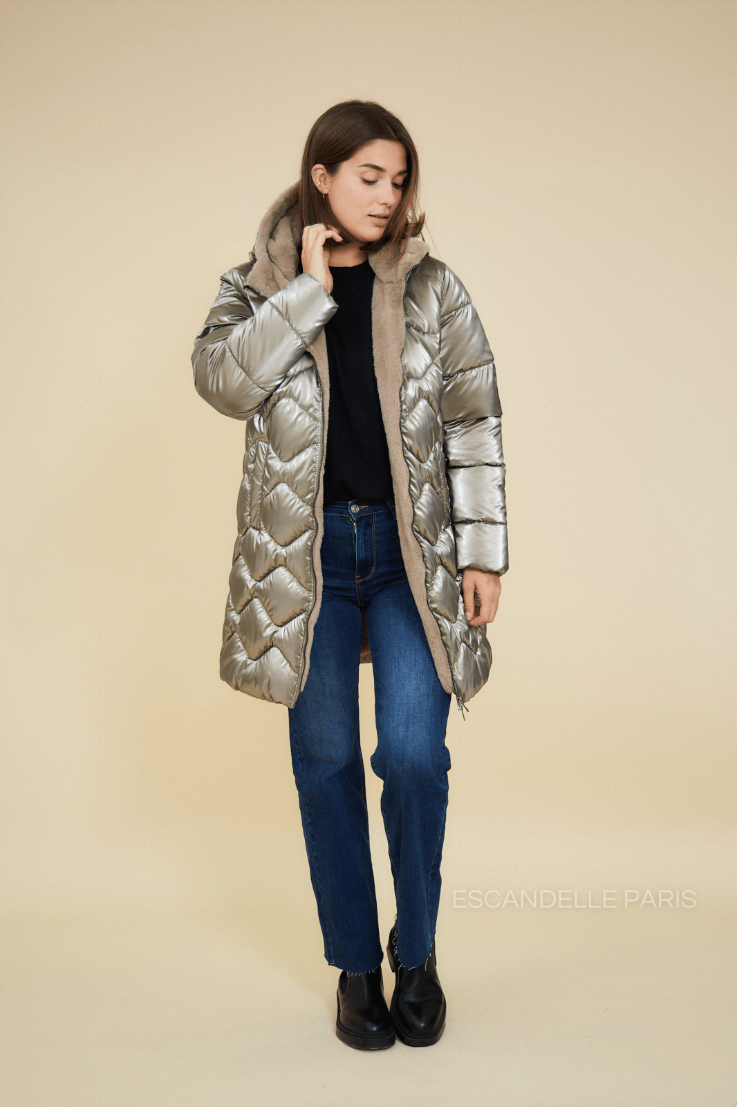 BILLIE - Doudoune Bronze - Escandelle (Vue de face - silhouette entière)
#couleur_bronze