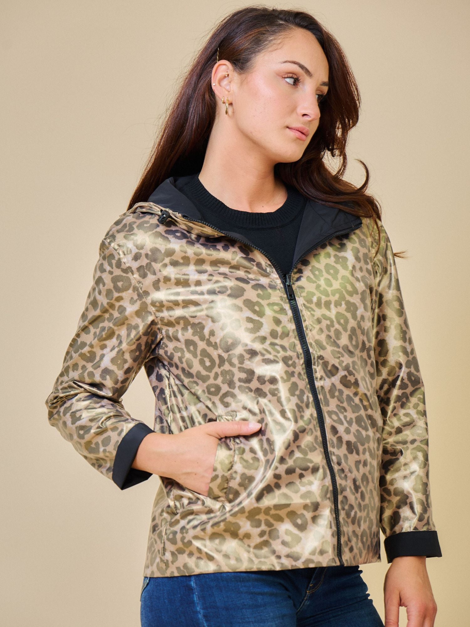 PEARL- Parka corta impermeable reversible de leopardo metalizado