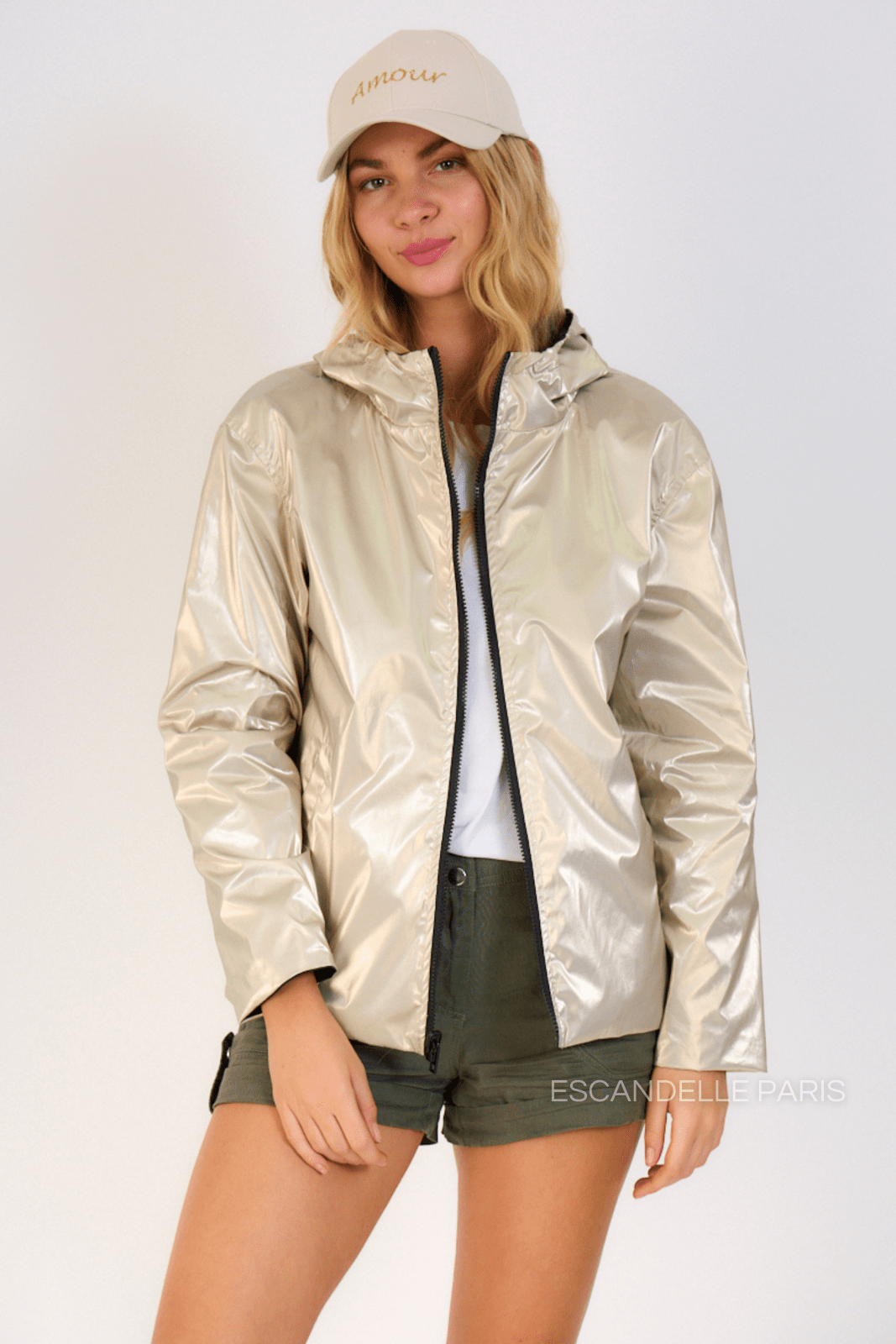 APRIL - Parka Noir - Escandelle (Vue de face - portrait - parka imperméable réversible côté dorée)
#couleur_noir