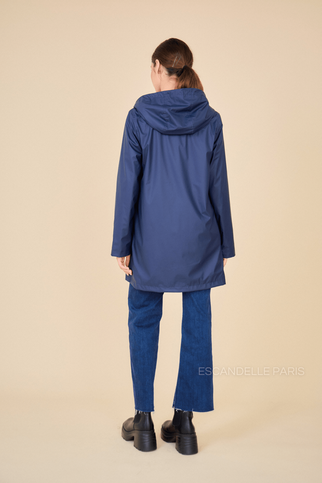 SILOÉ - Imperméable Marine - Escandelle (Vue de dos)
#couleur_navy