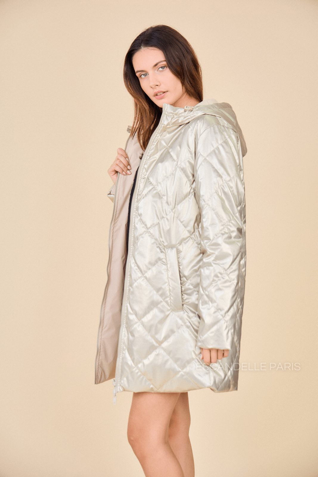 DANAÉ - Manteau Or - Escandelle (Vue de face - portrait)
#couleur_or