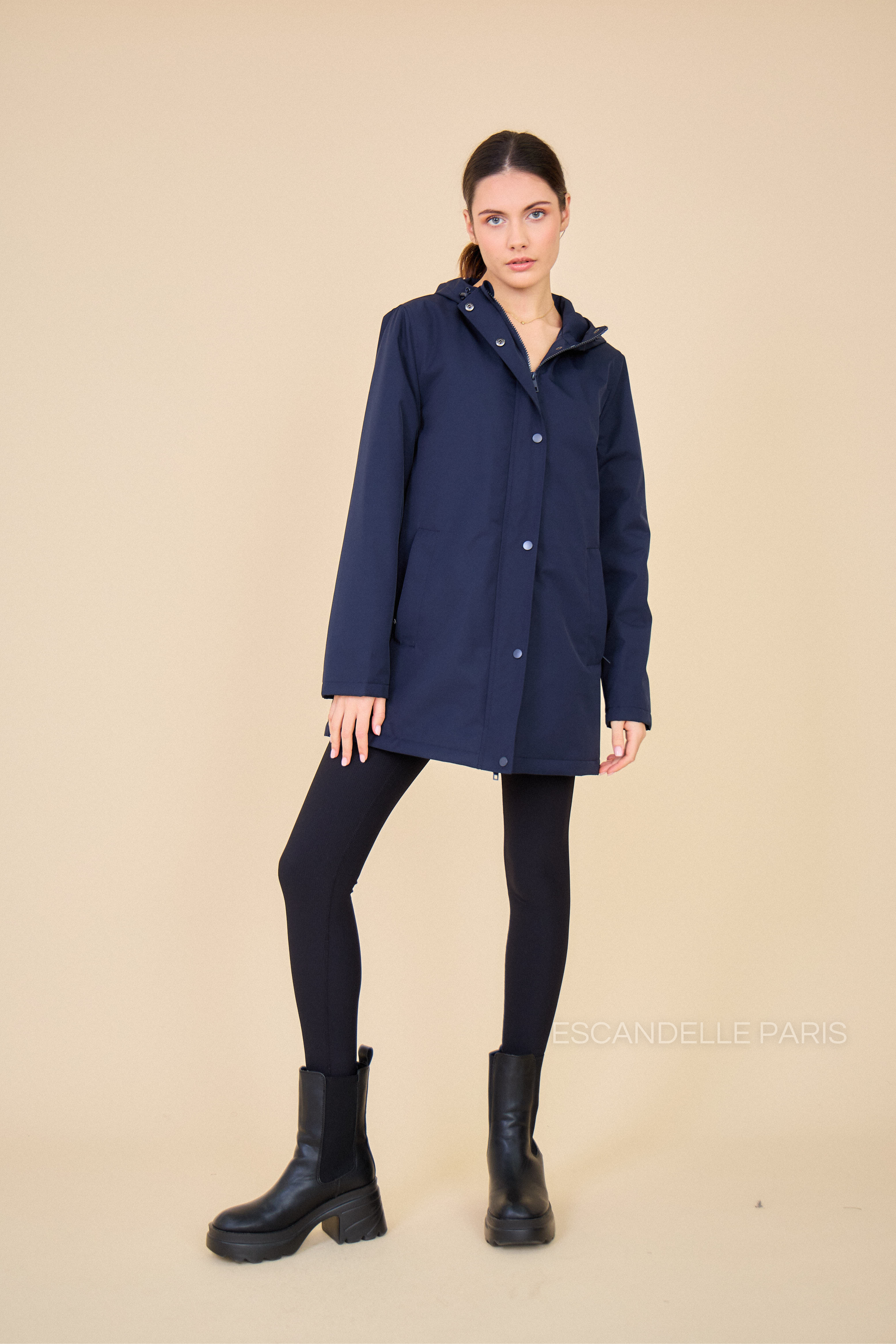 Gabardine INES marine doublée mi-longue imperméable, intérieur matelassé
#couleur_marine