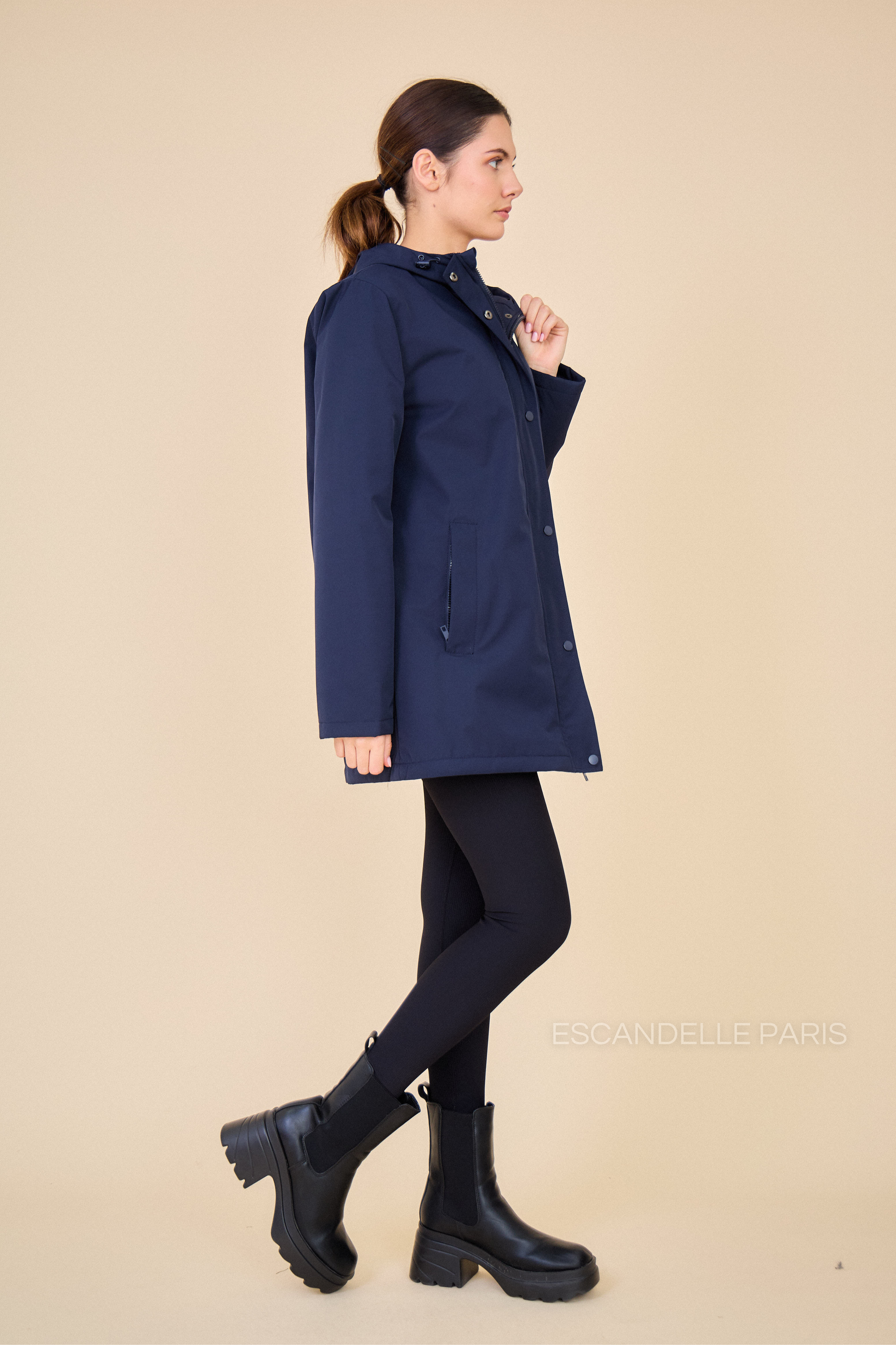 Gabardine INES marine doublée mi-longue imperméable, intérieur matelassé
#couleur_marine