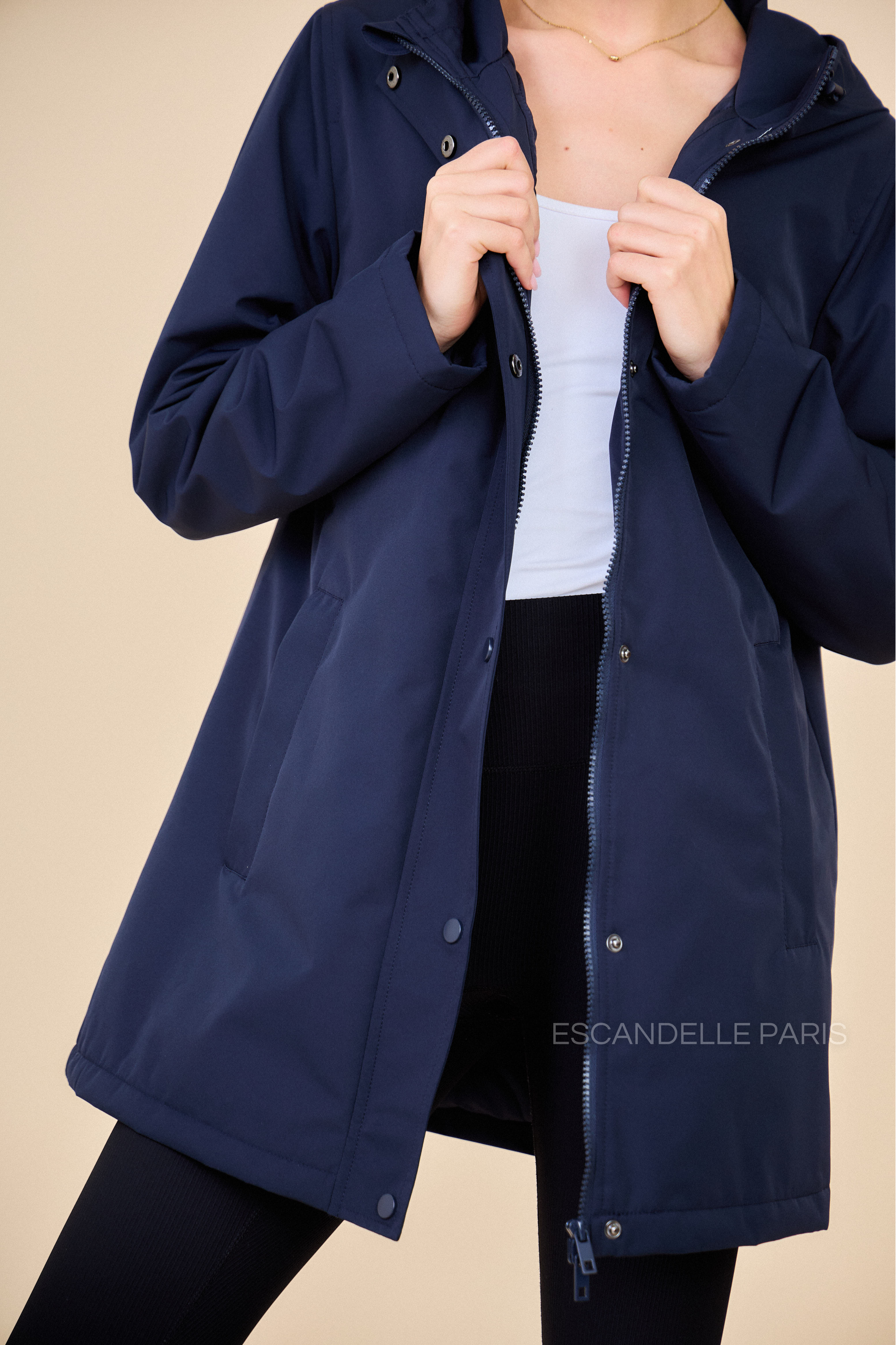 Gabardine INES marine doublée mi-longue imperméable, intérieur matelassé
#couleur_marine