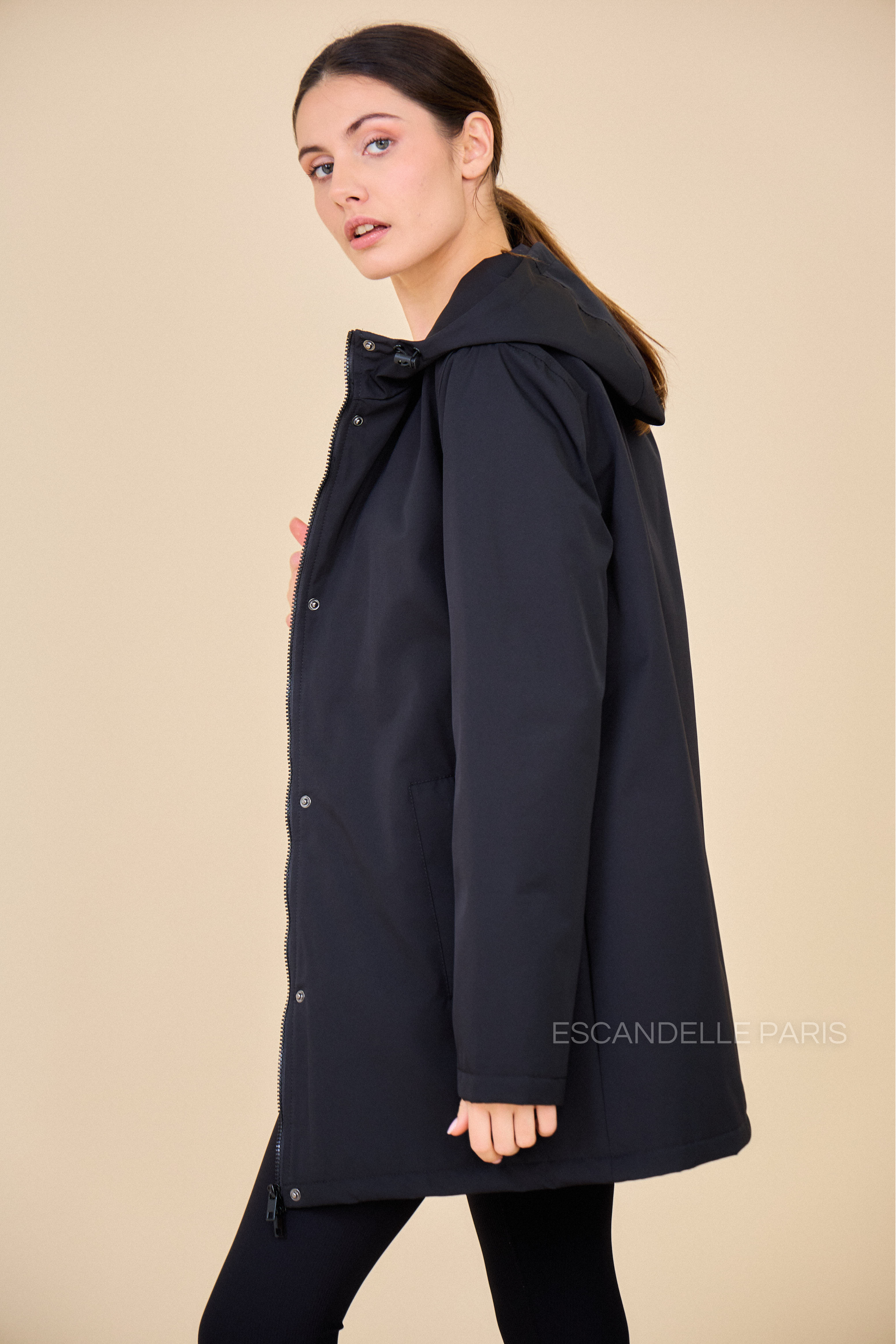 Gabardine INES noir doublée mi-longue imperméable, intérieur matelassé
#couleur_noir