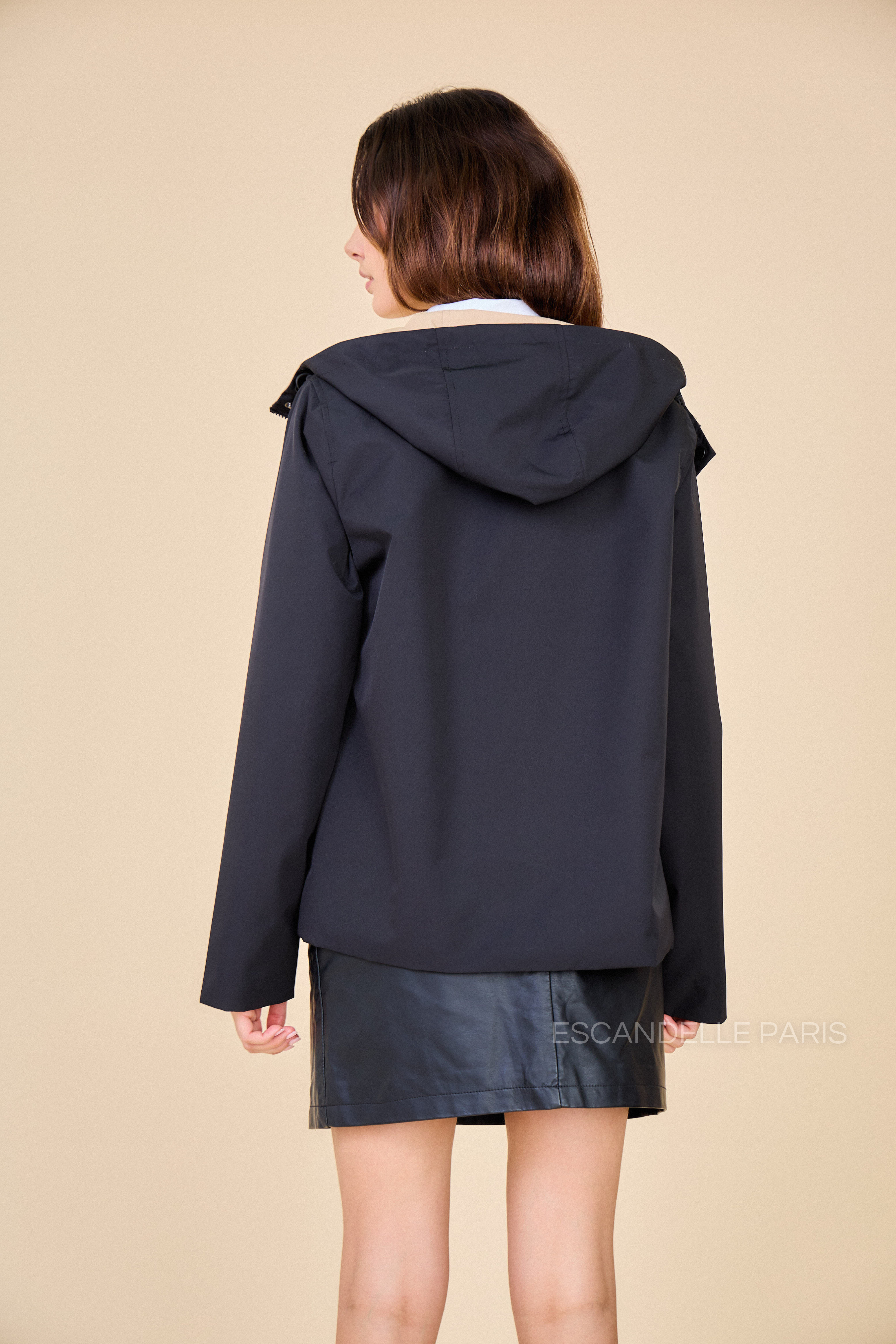 Gabardine courte ANNA imperméable noir de dos #couleur_noir