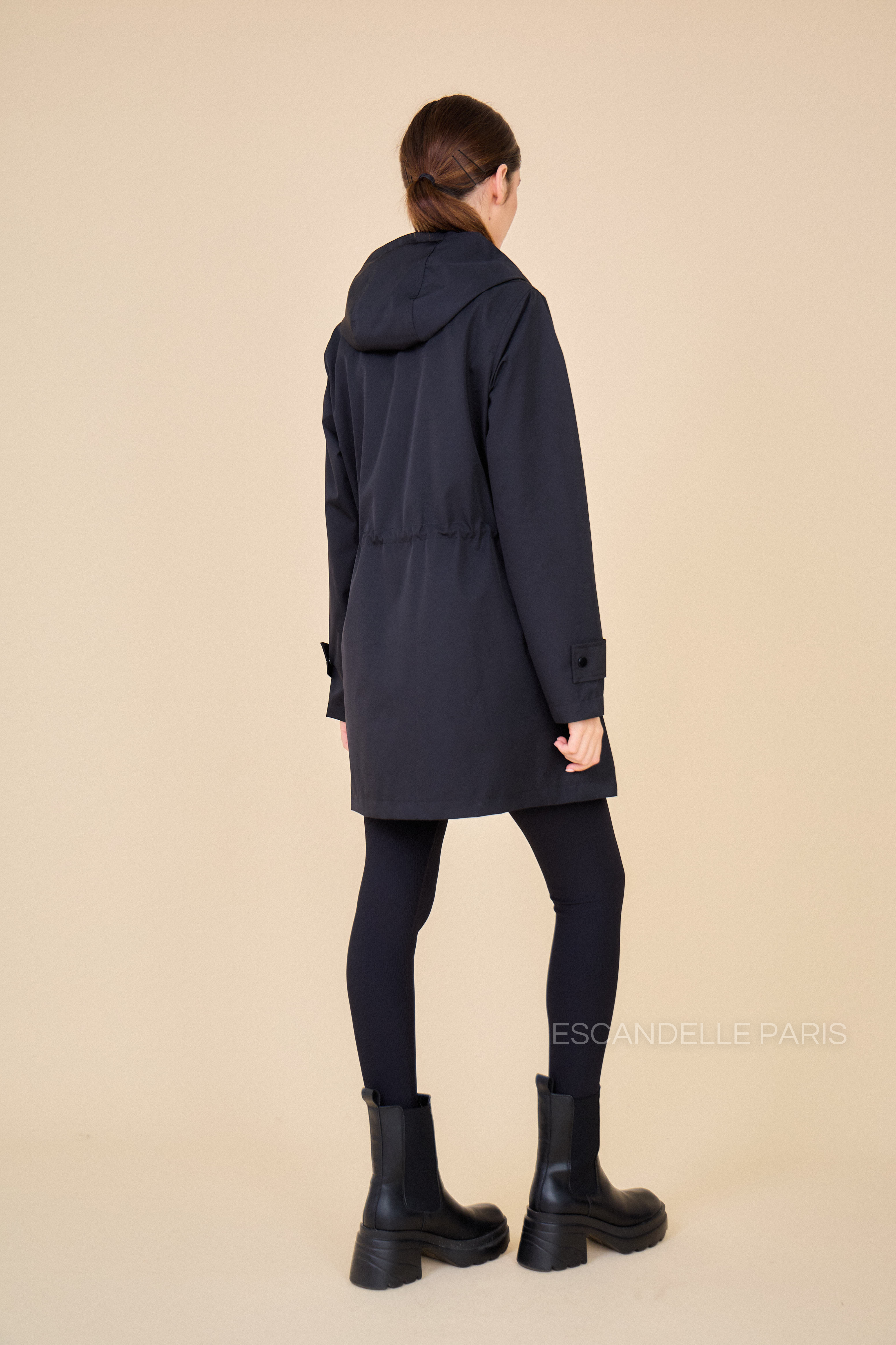 Gabardine LOUANE mi-longue ajustable noir, dos, parka déperlante
#couleur_noir