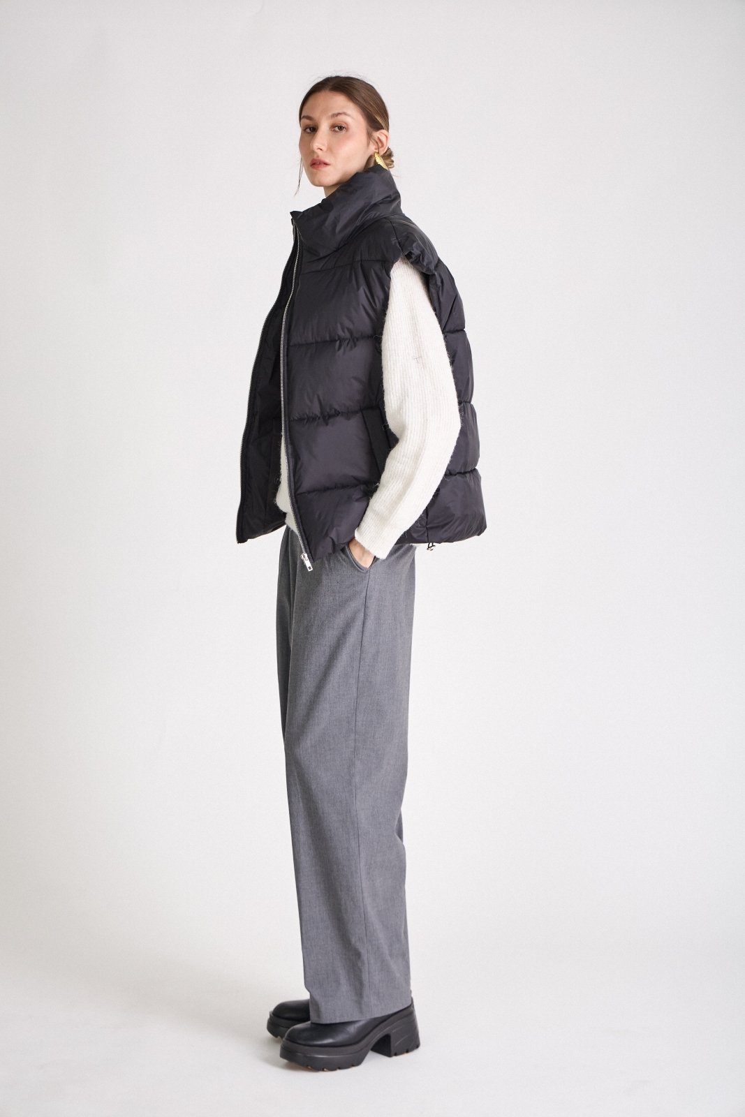 HELENE - Doudoune Noir - Escandelle (Vue de profil gauche)
#couleur_noir