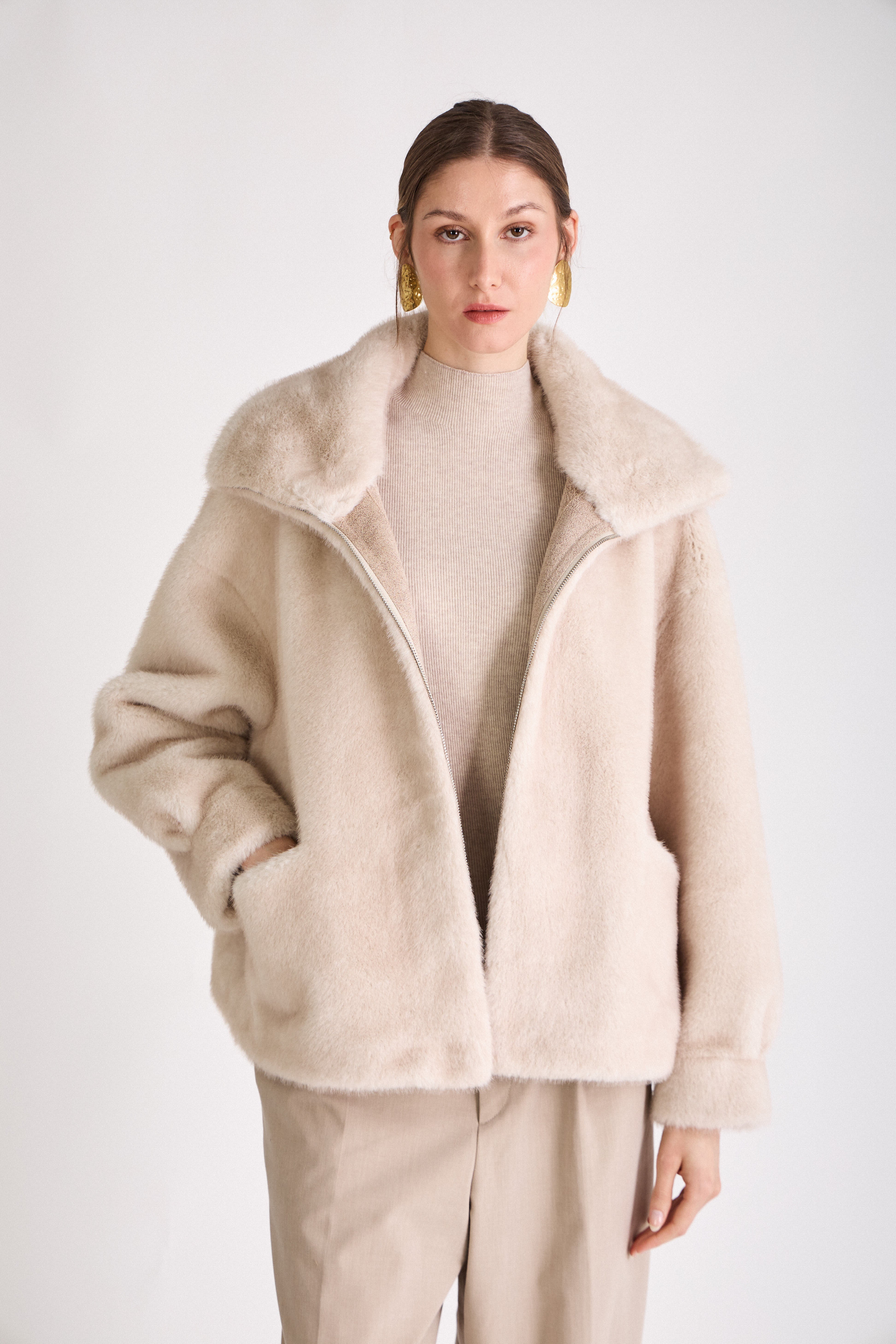 Manteau ARIANNE Escandelle à coupe très ample avec cordon de serrage, zip frontal et poches latérales
#couleur_écru