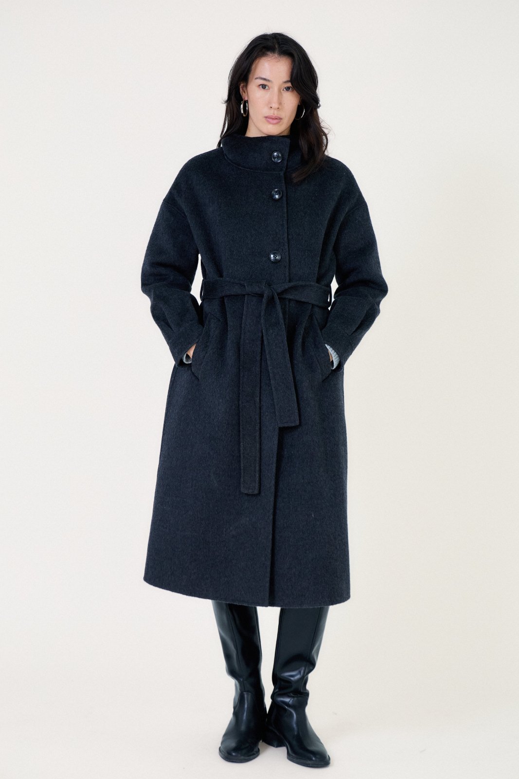 DAHLIA - Manteau Gris - Escandelle (Vue de face - silhouette entière)
#couleur_gris