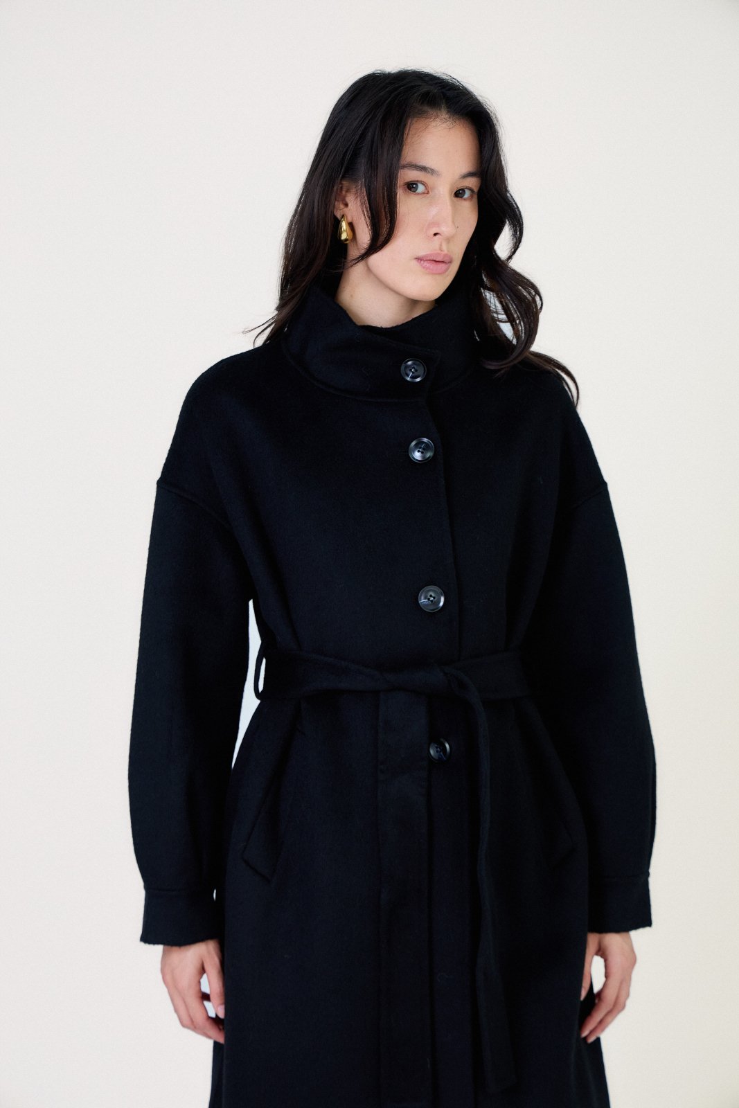 DAHLIA - Manteau Noir - Escandelle (Vue de face - portrait)
#couleur_noir