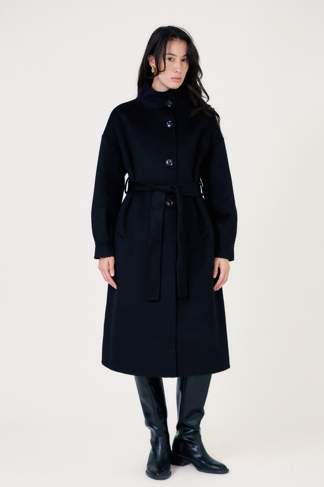 DAHLIA - Manteau Noir - Escandelle (Vue de face - silhouette entière)
#couleur_noir