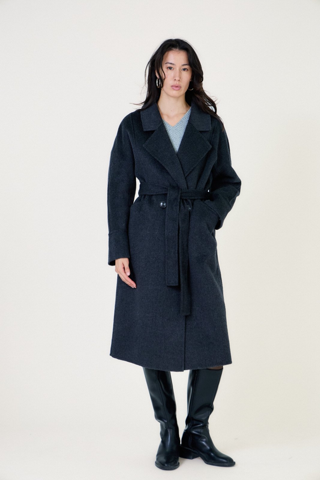 NOELLE - Manteau Gris - Escandelle (Vue de face - silhouette entière)
#couleur_gris