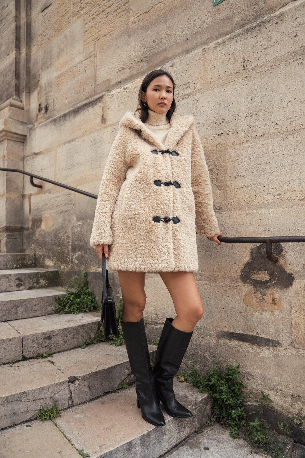 CLOVER - Manteau Beige - Escandelle (Vue de face - silhouette entière)
#couleur_beige