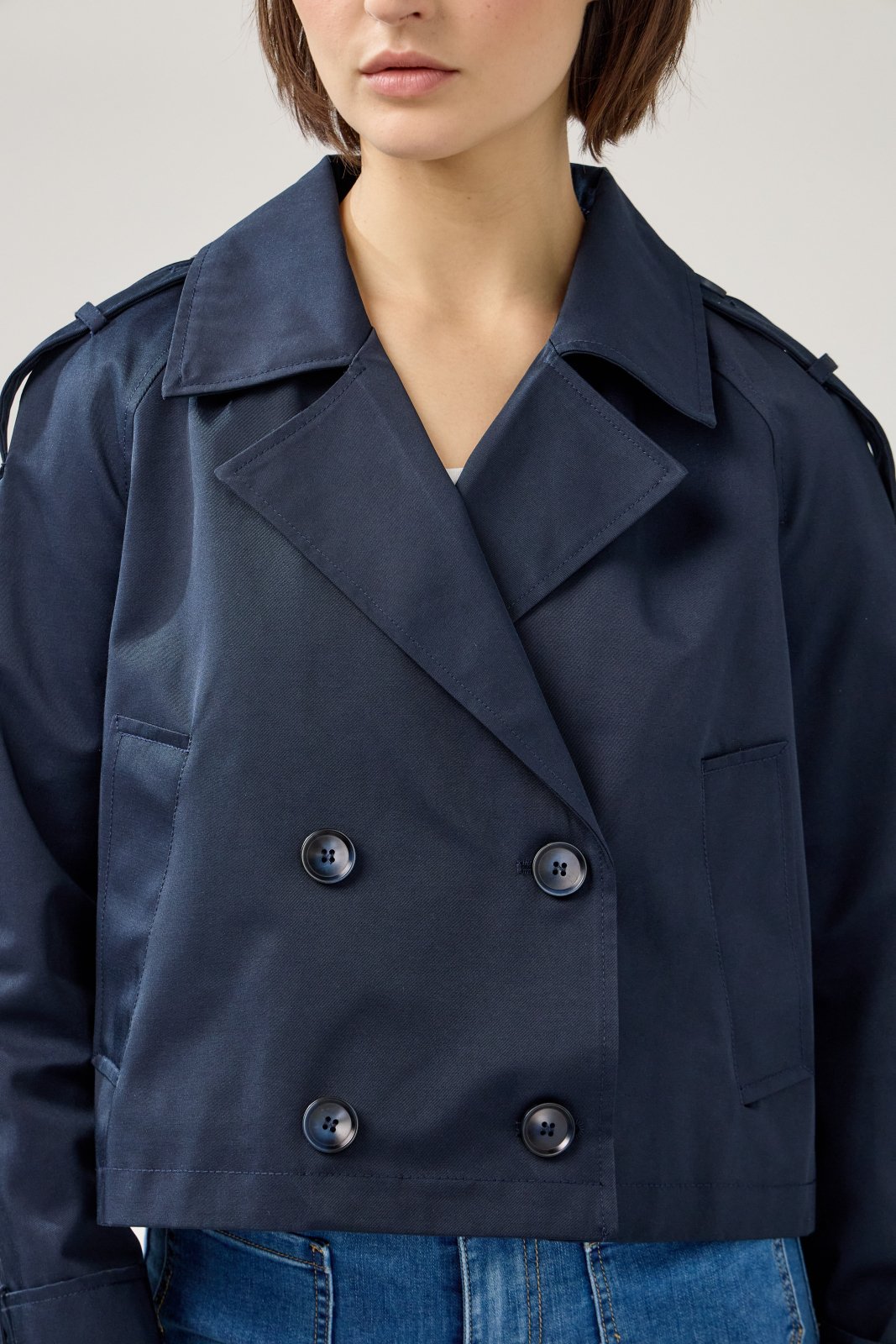 ISABEAU - Trench Navy - Escandelle (Gros plan sur les détails et matières)
#couleur_navy