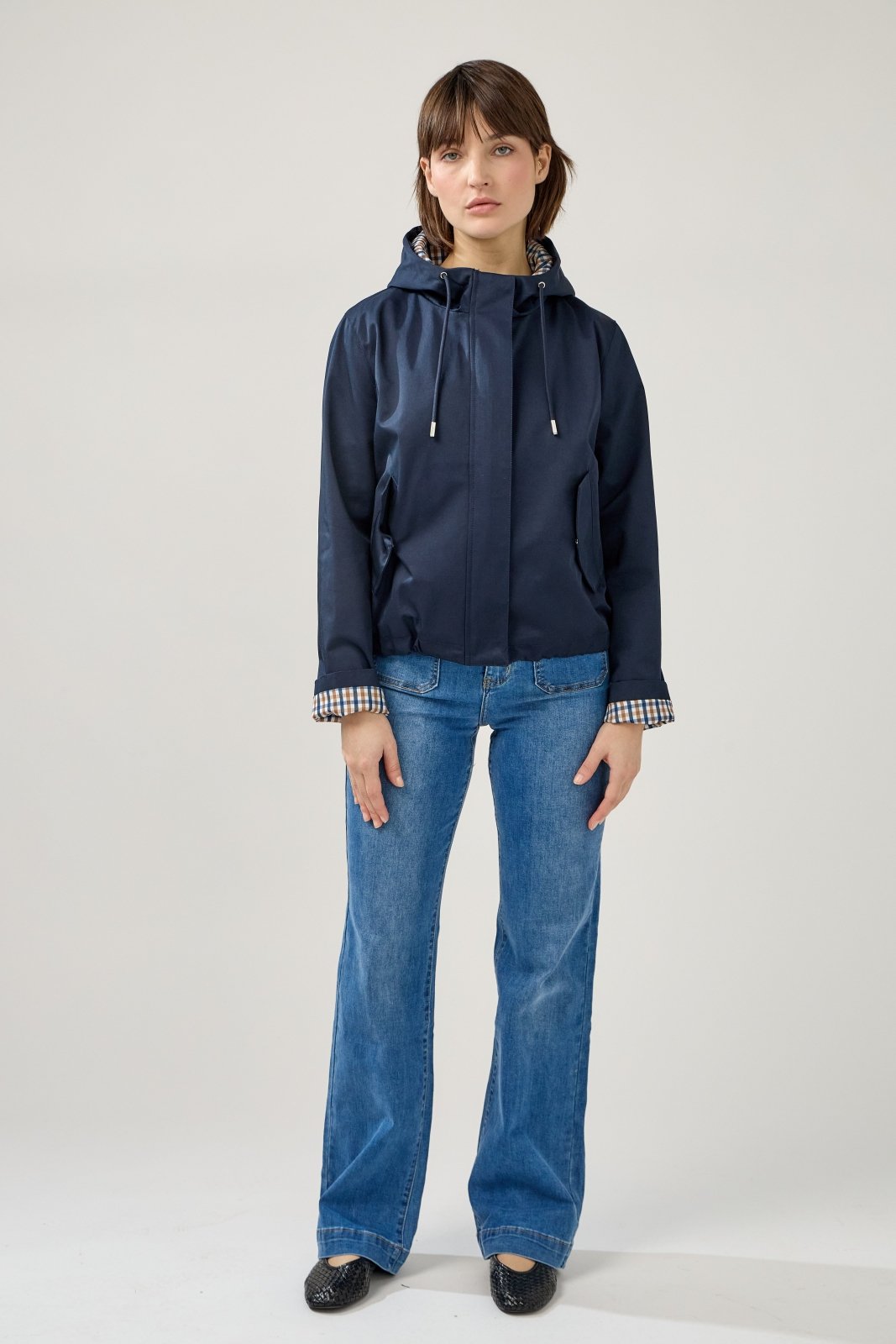 AMIRA - Parka Marine - Escandelle (Vue de face - silhouette entière)
#couleur_navy