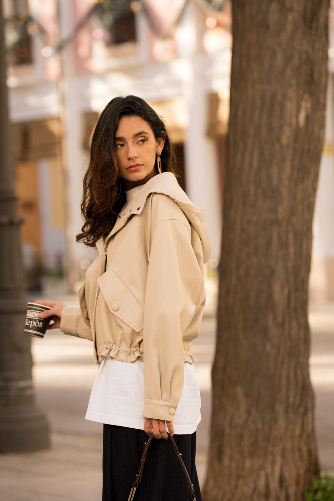 FIORELLE - Veste Beige - Escandelle (Vue de profil gauche)
#couleur_beige
