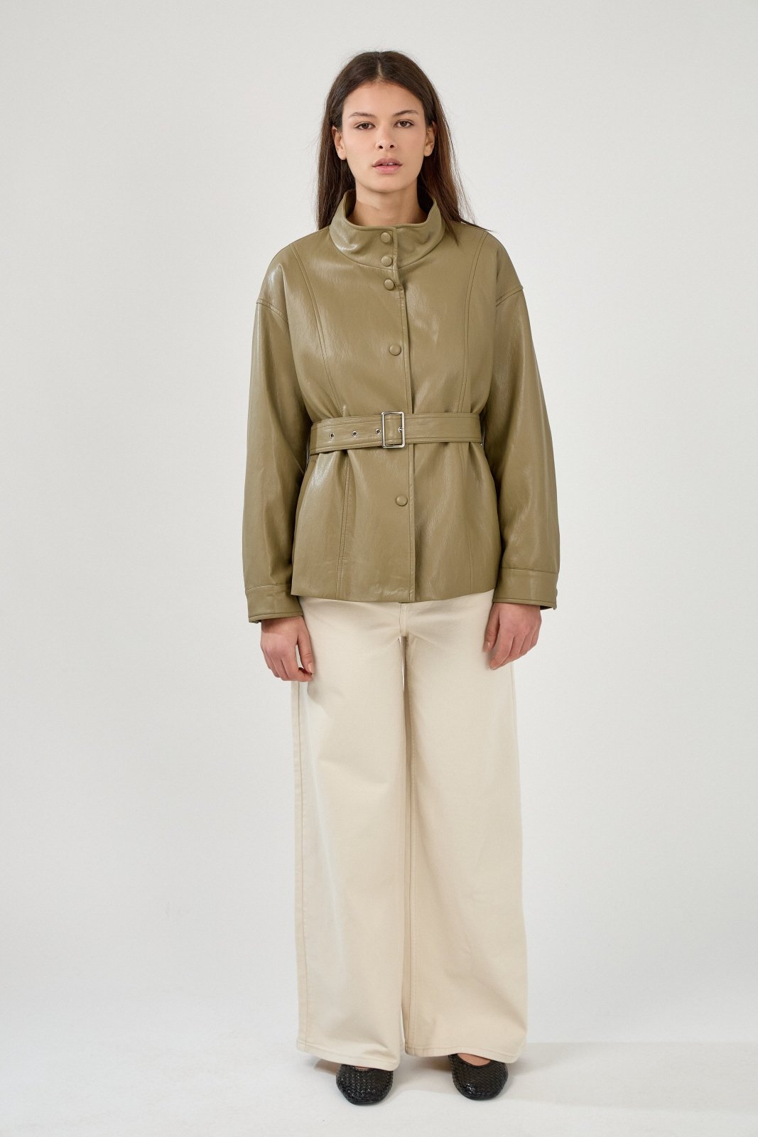 DANELLA - Veste Kaki - Escandelle (Vue de face - silhouette entière)
#couleur_kaki