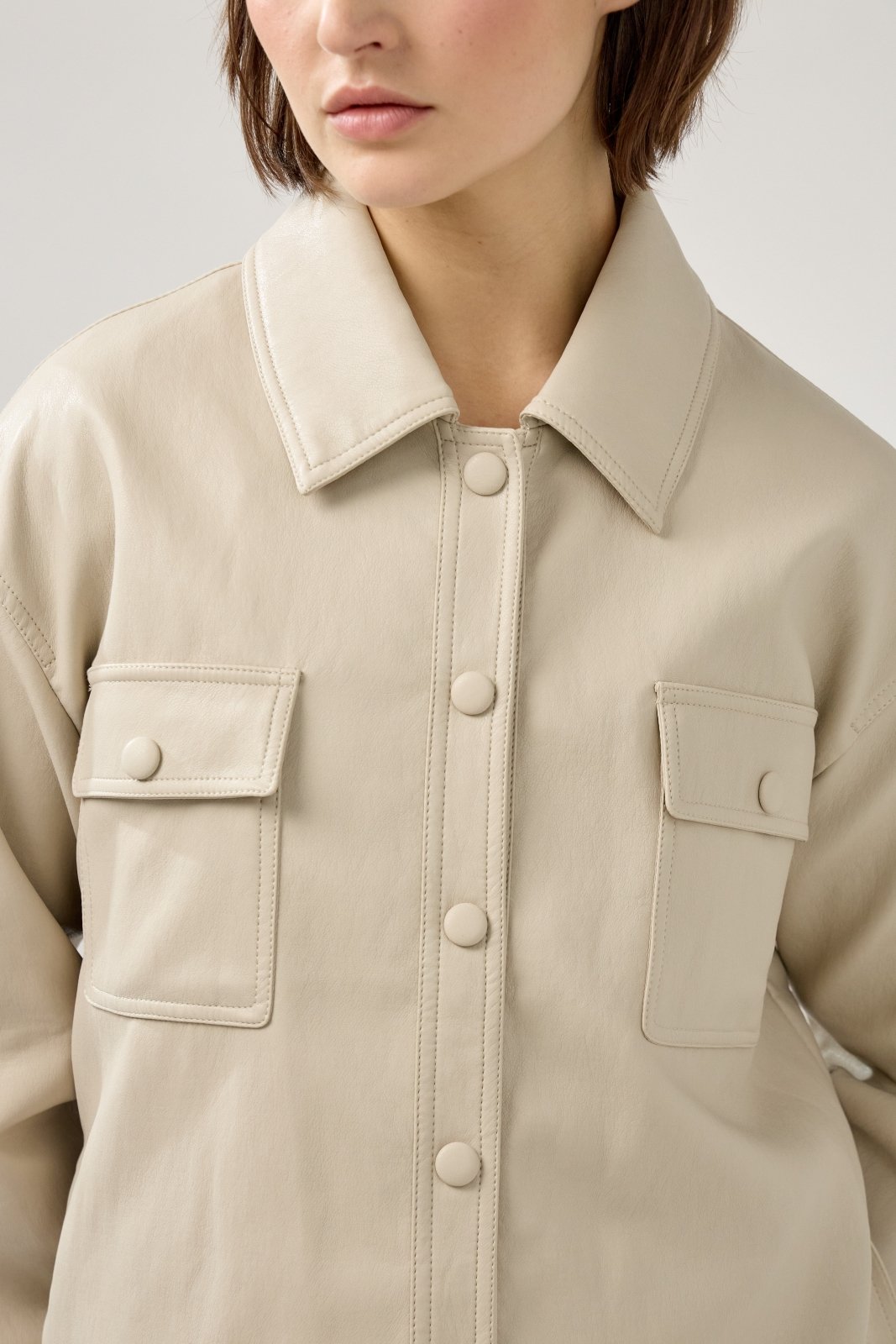 ILORIA - Veste Beige - Escandelle (Gros plan sur les détails et matières)
#couleur_beige