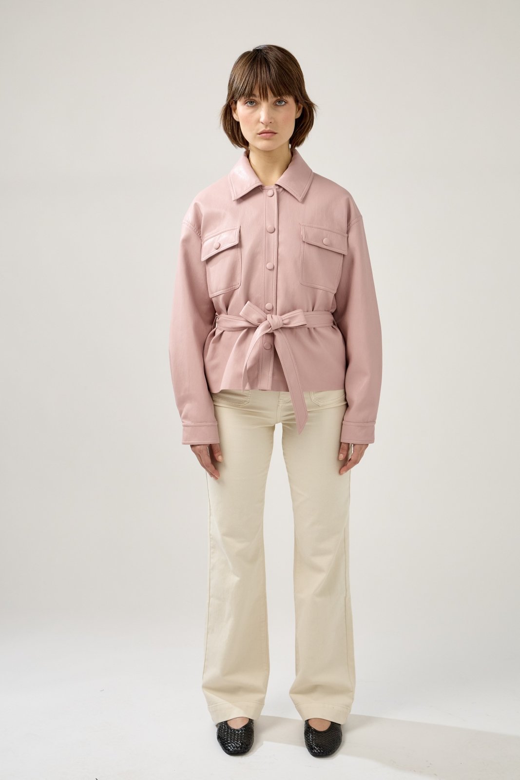 ILORIA - Veste Rose - Escandelle (Vue de face - silhouette entière)
#couleur_rose