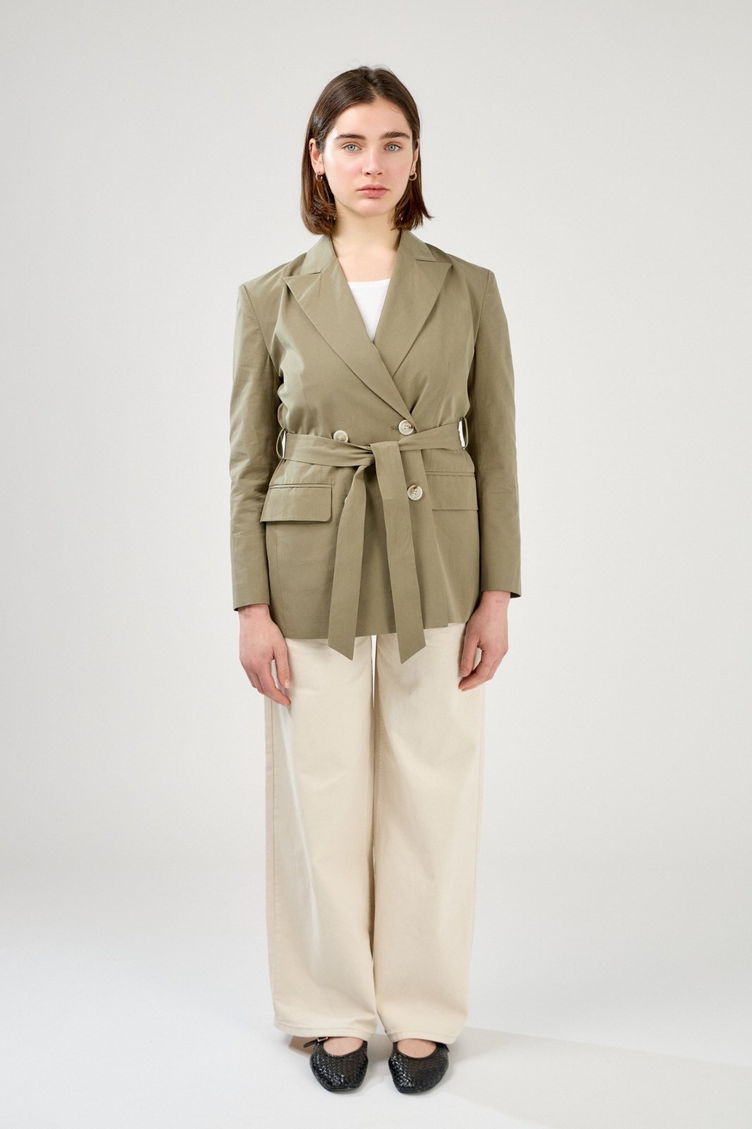 SEVILIA - Veste Kaki - Escandelle (Vue de face - silhouette entière)
#couleur_kaki