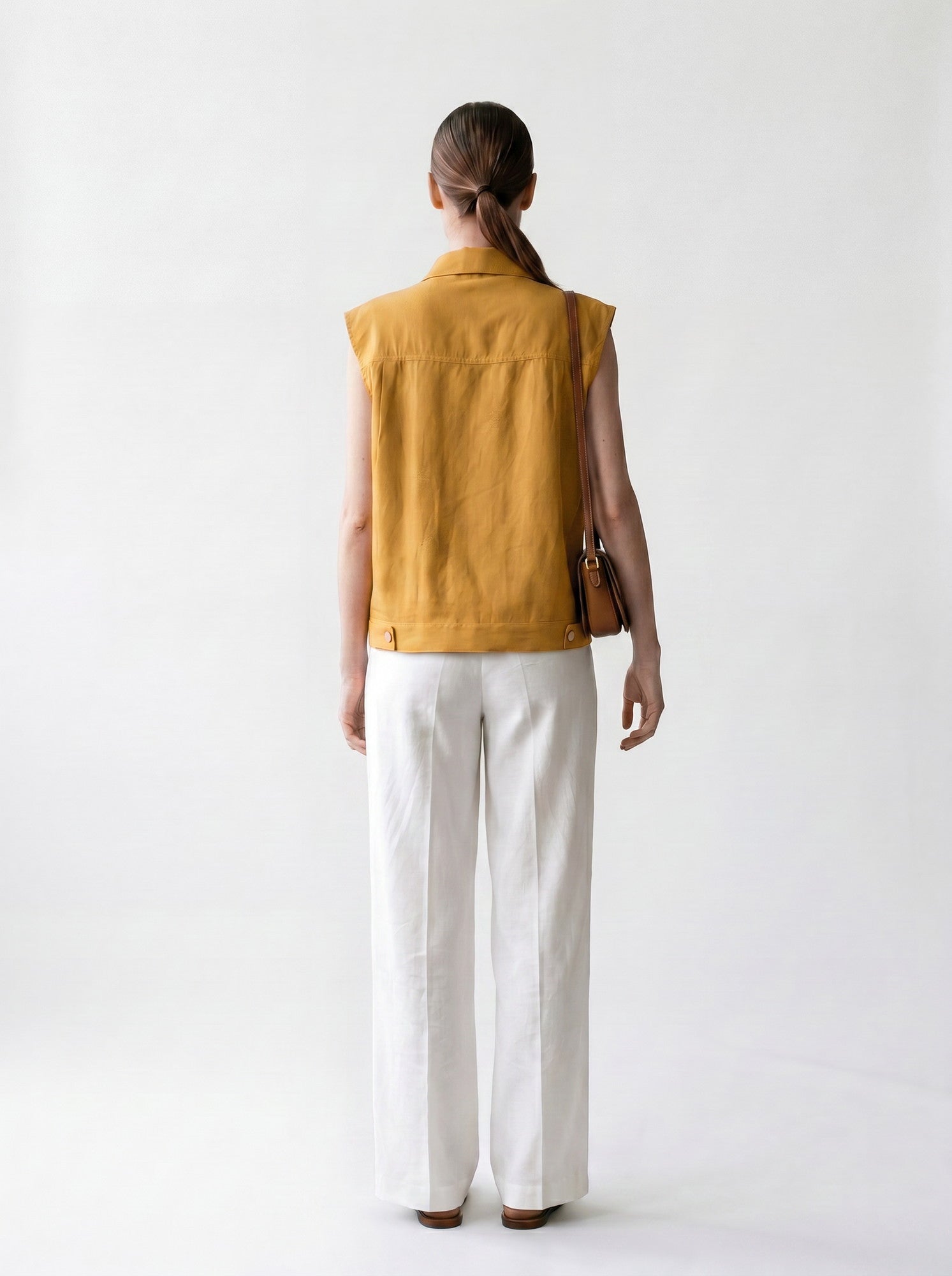 Gilet sans manches - Jaune - Col français et poches - Boutonnière - EscandelleParis - Dos
#couleur_safran