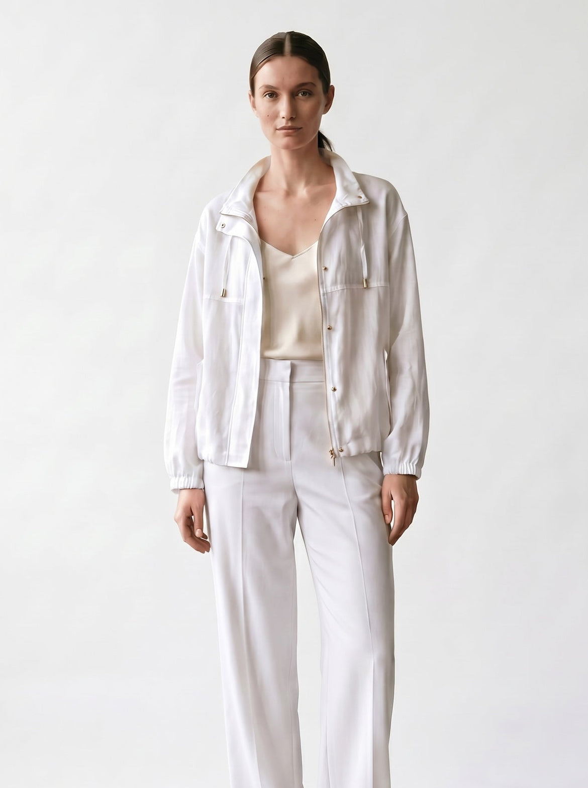 Veste en lin - col montant - découpe devant - poches - élastique poignets -EscandelleParis - Blanc - Devant
#couleur_blanc