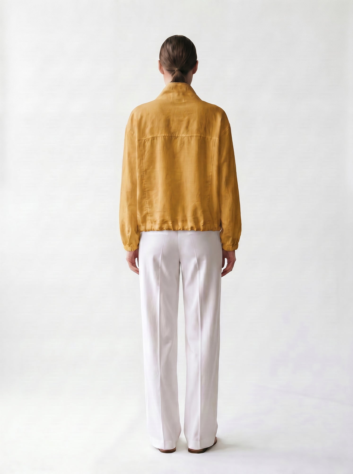Veste en lin - col montant - découpe devant - poches - élastique poignets -EscandelleParis - Safran - Dos
#couleur_safran